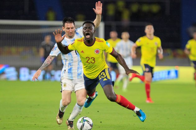 Messi Davinson Sanchez Colombia Argentina EFE Messi Davinson Sanchez Colombia Argentina EFE