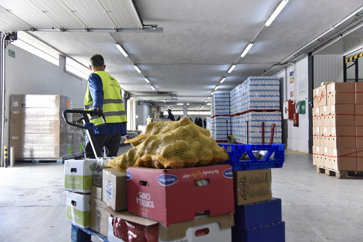 La Fundació ‘la Caixa’ dona un milió d'euros als bancs dels aliments