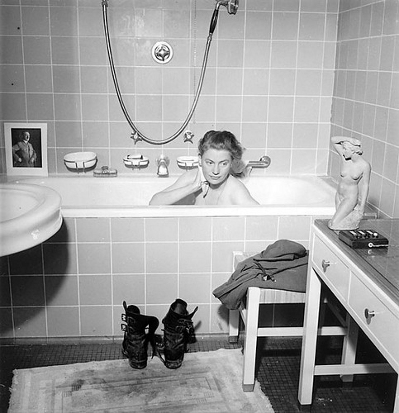 Lee Miller bañera Hitler