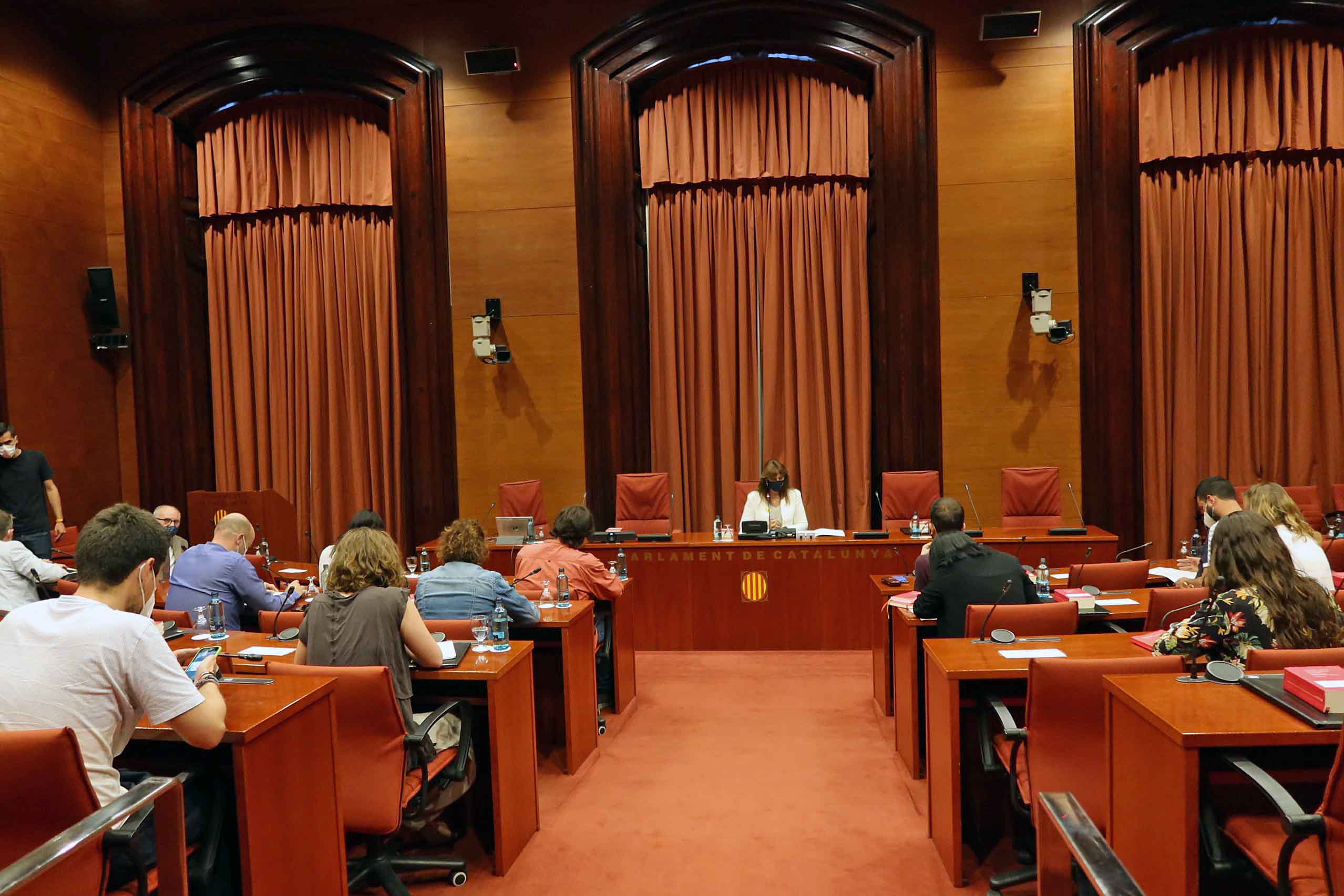 Los miembros del PSC en la Mesa del Parlament esquivan el pacto contra Vox