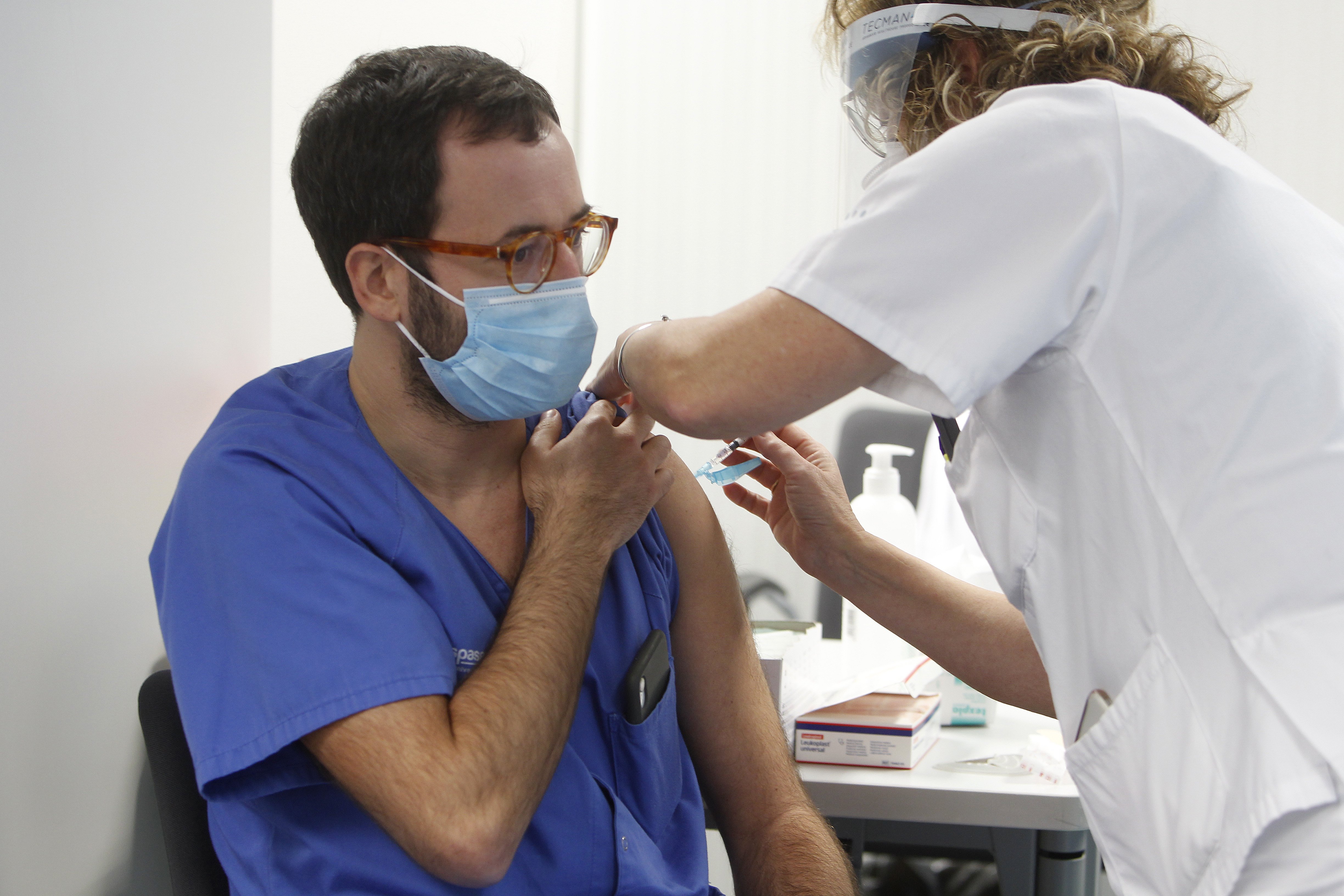 Les Balears comencen a vacunar persones d'entre 35 i 39 anys