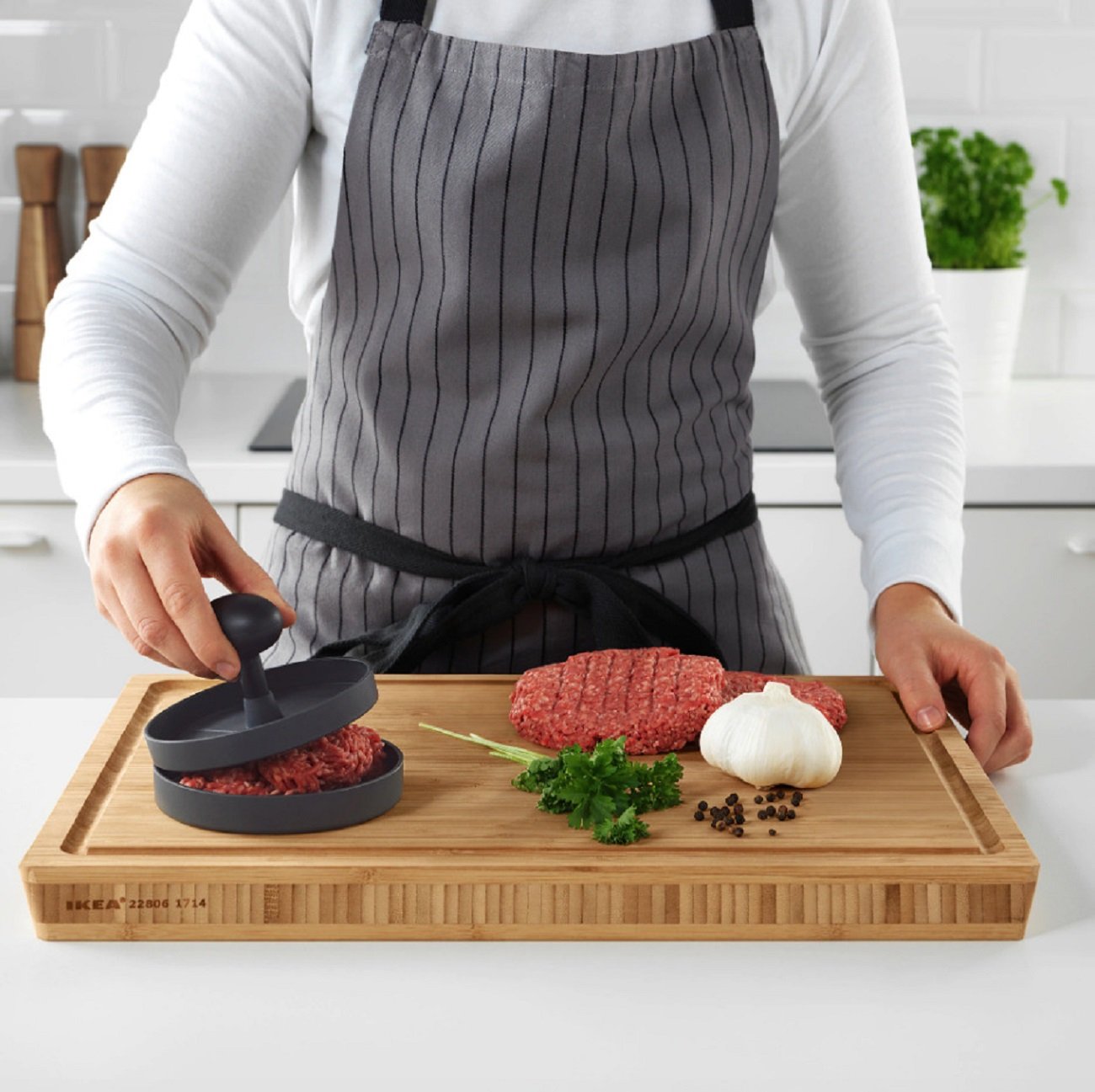 Ikea lanza una prensa para hacer hamburguesas en casa por 8 euros