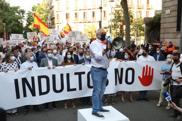 Manifestación indultos españolista barcelona carlos carrizosa
