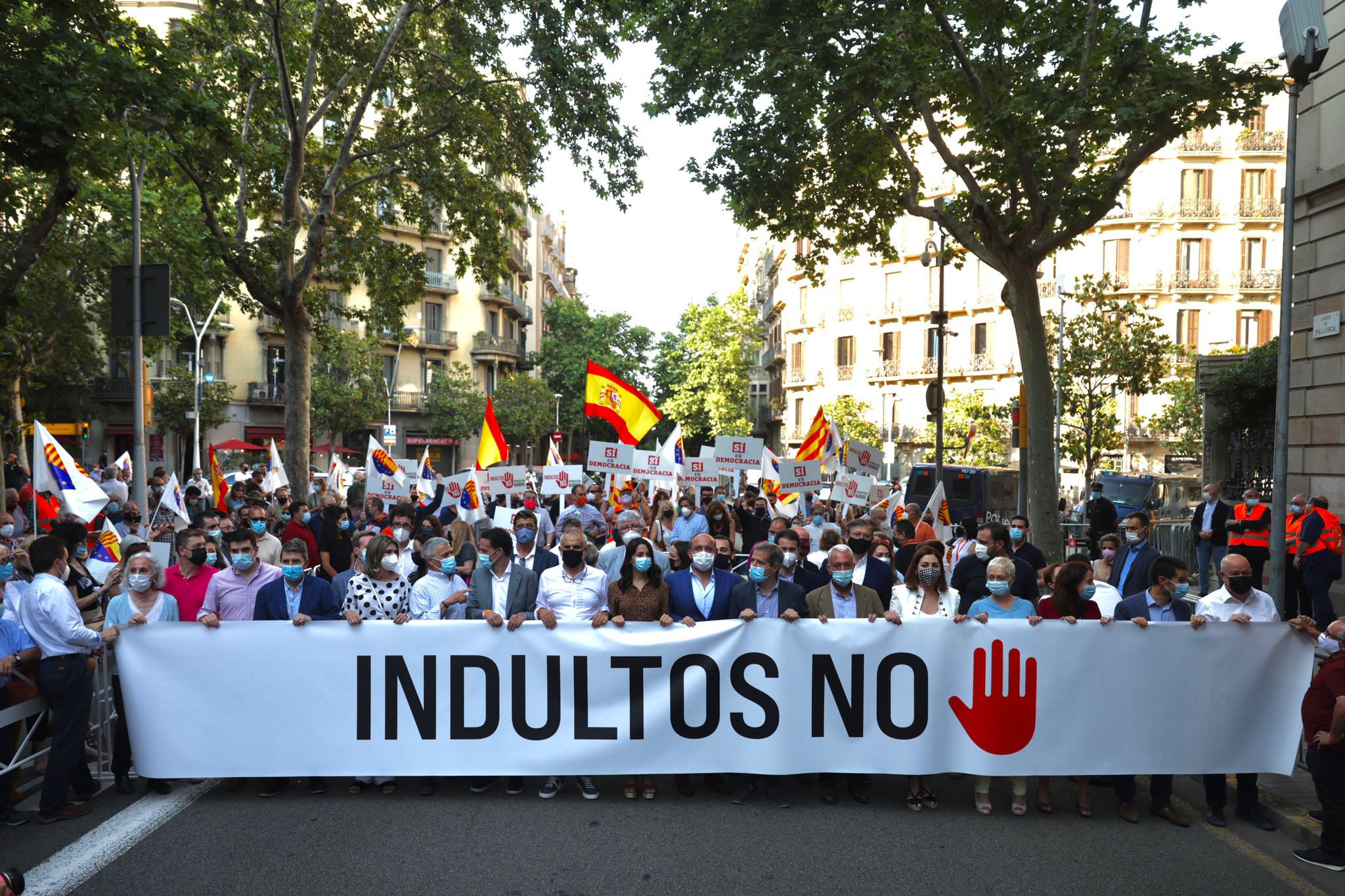 Manifestación unionista contra los indultos presos independentistas Barcelona Sergi Alcázar1 at 19.54.04