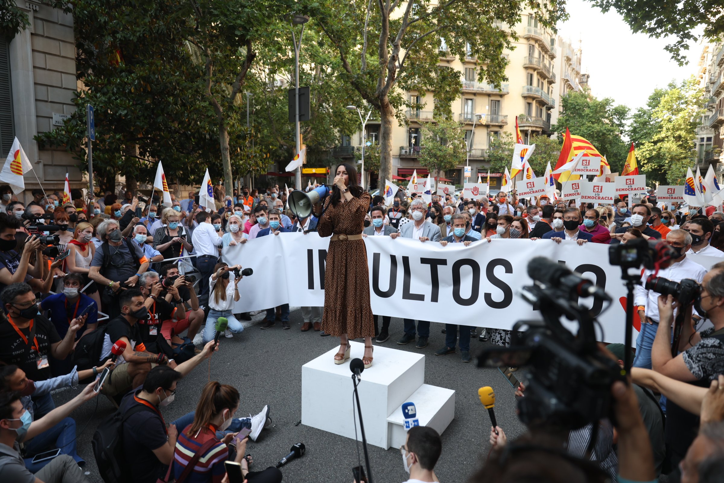 Inés Arrimadas Manifestación unionista barcelona indultos / Sergi Alcázar
