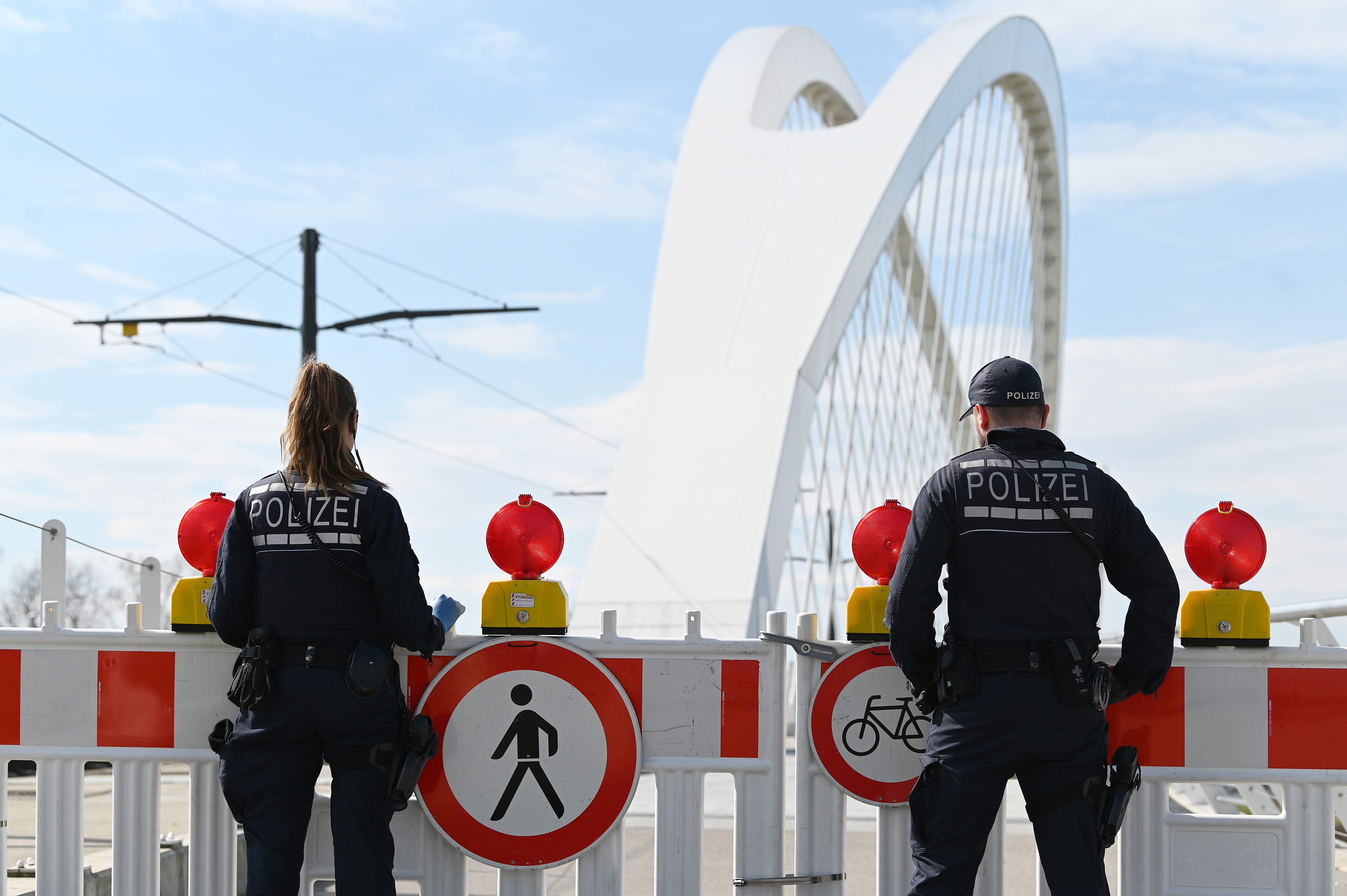 Alemania disuelve una unidad especial de policía por compartir contenidos ultras