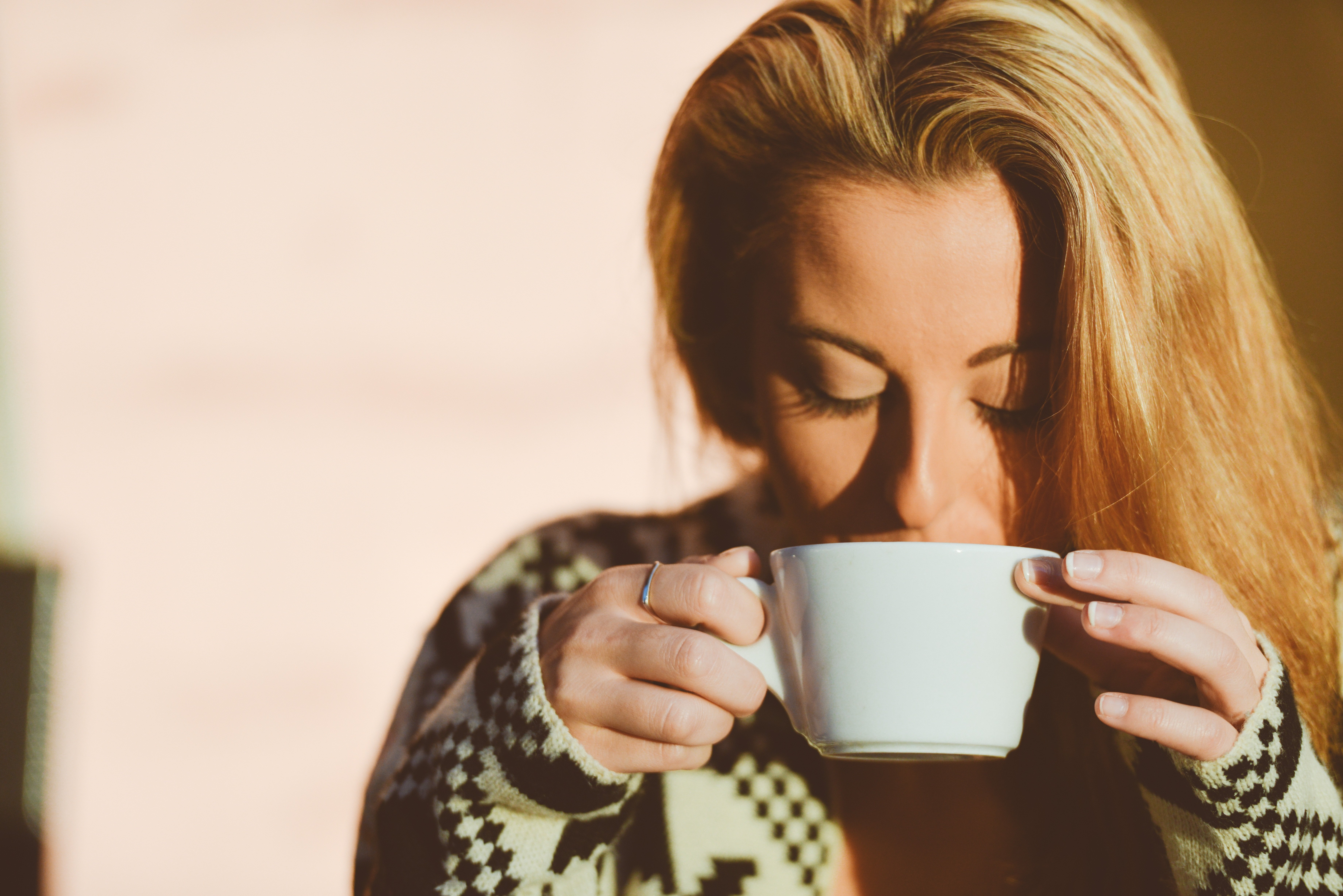 Mujer café