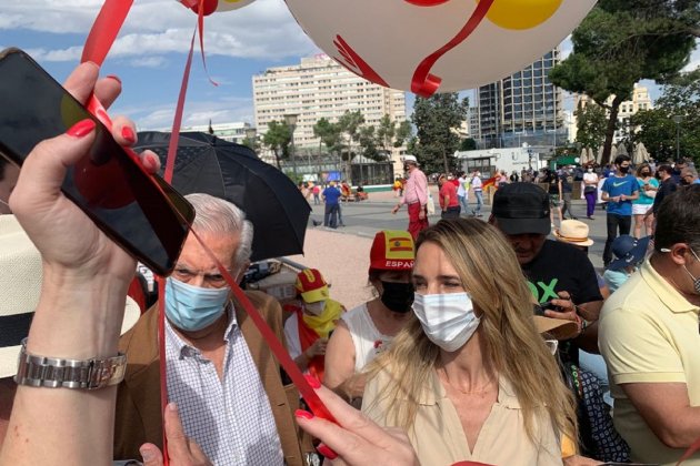 Vargas Llosa y Cayetana Alvarez de Toledo Manifestacion Colono Nicolas tomas