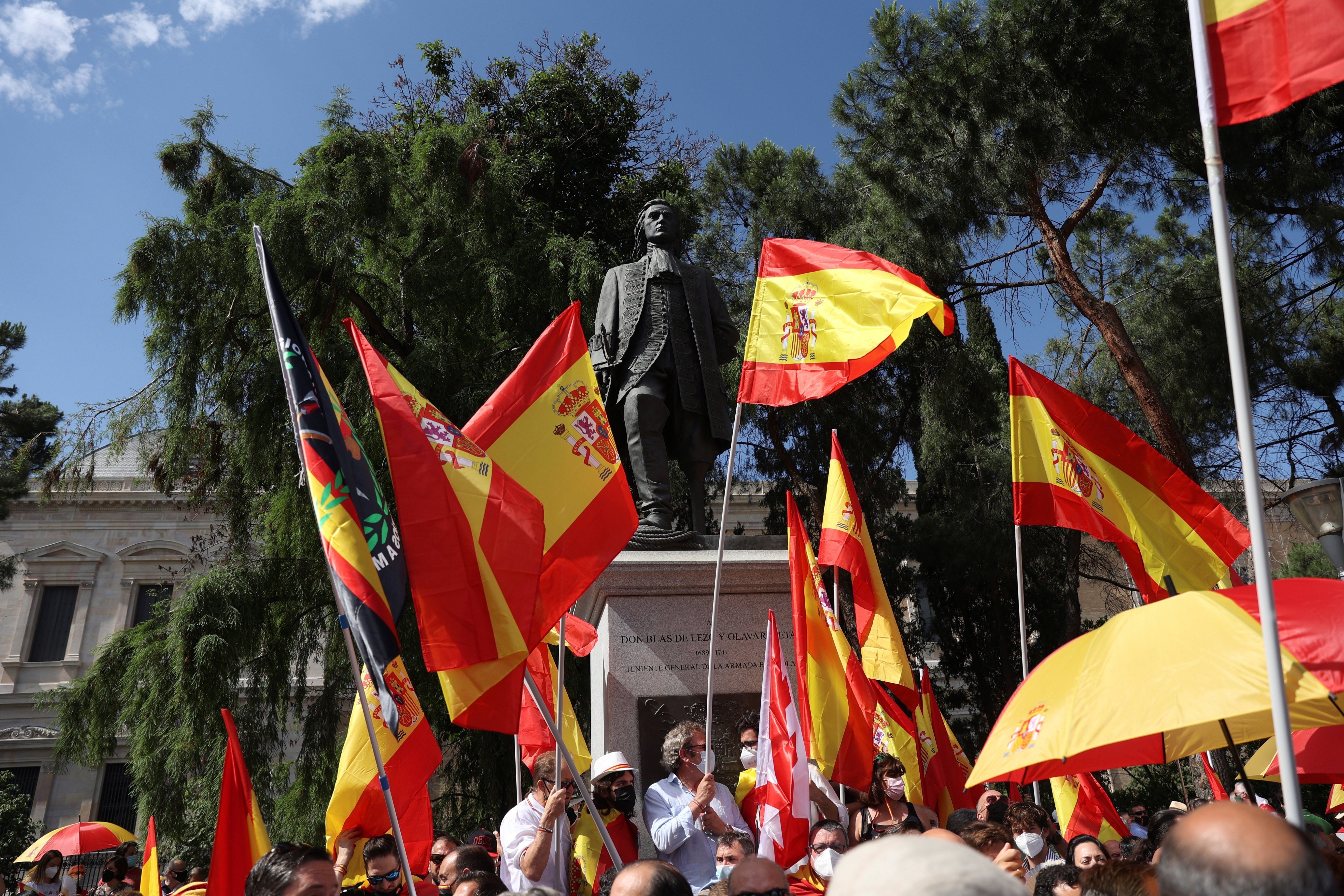 El PP se suma a la manifestació ultra contra Sánchez evitant la foto de Feijóo amb Vox