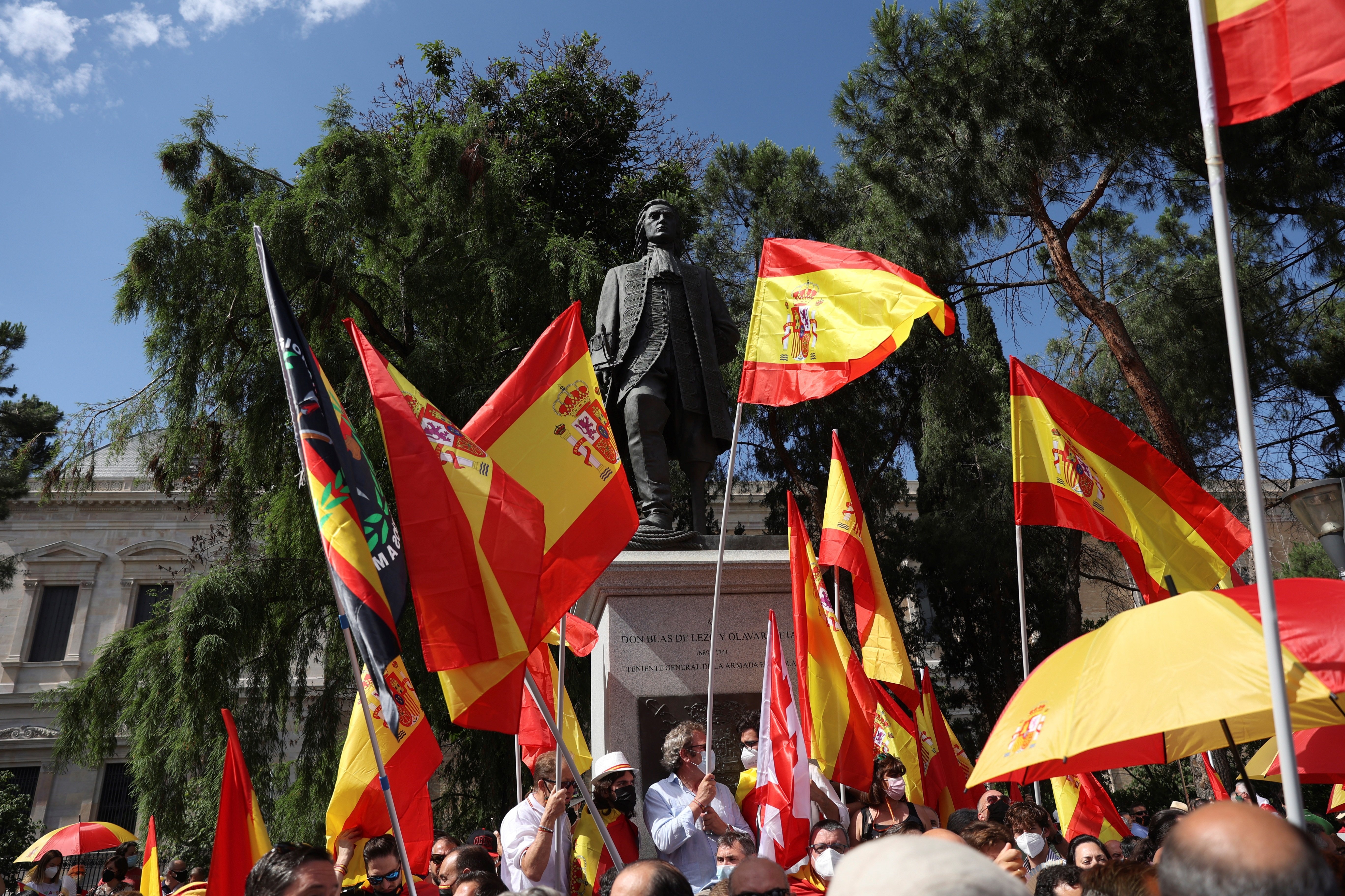 El PP se suma a la manifestación ultra contra Sánchez evitando la foto de Feijóo con Vox