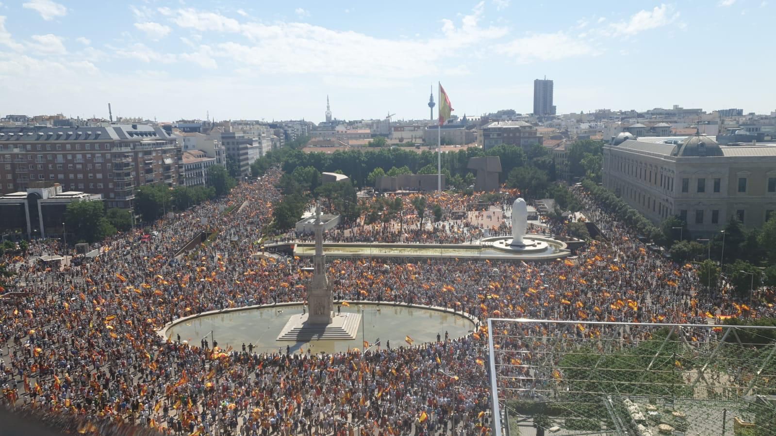 Manifestació a Colón: contra Sánchez, contra els indults i... contra tot