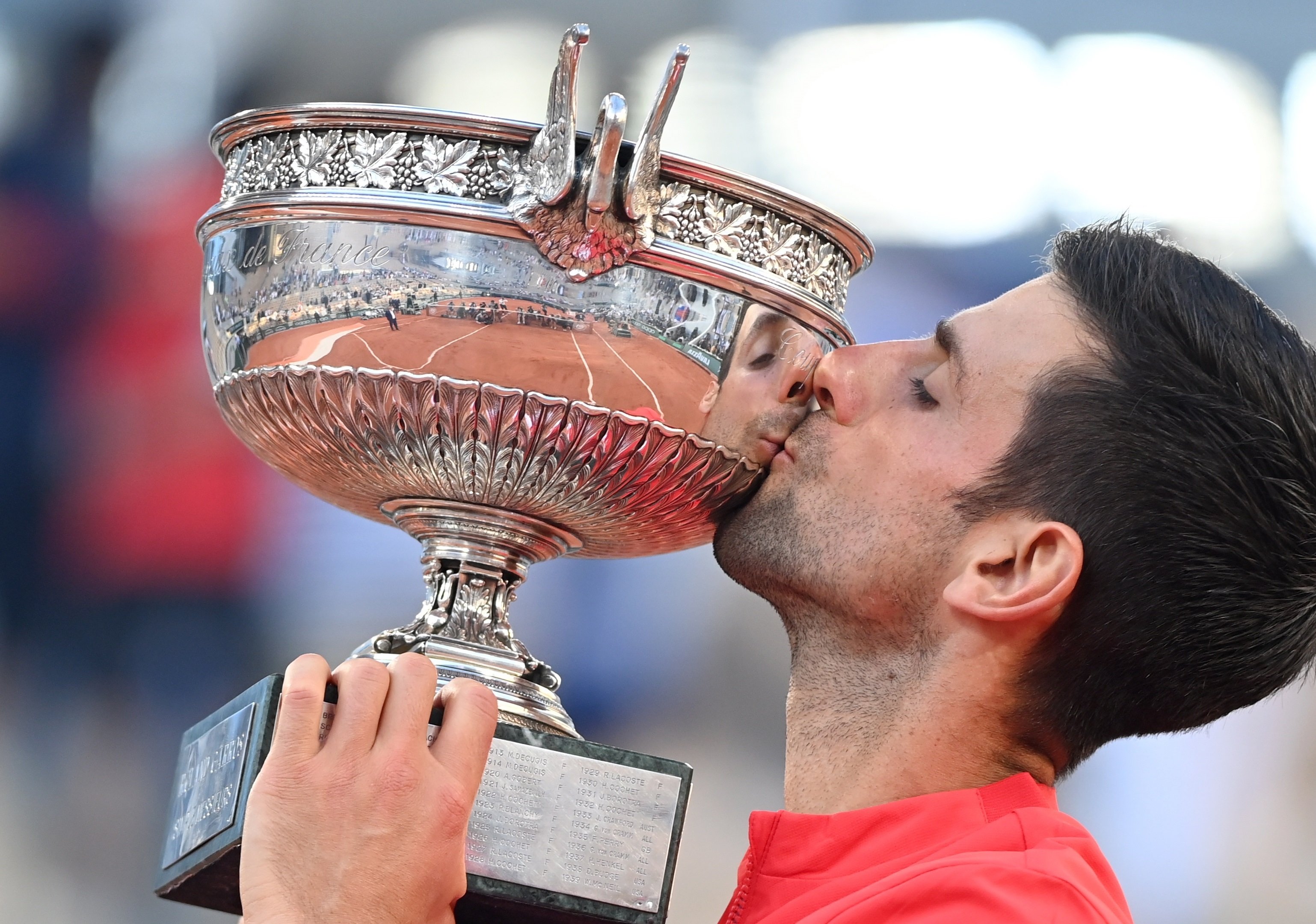 Djokovic derrota Tsitsipas i conquereix el seu segon Roland Garros