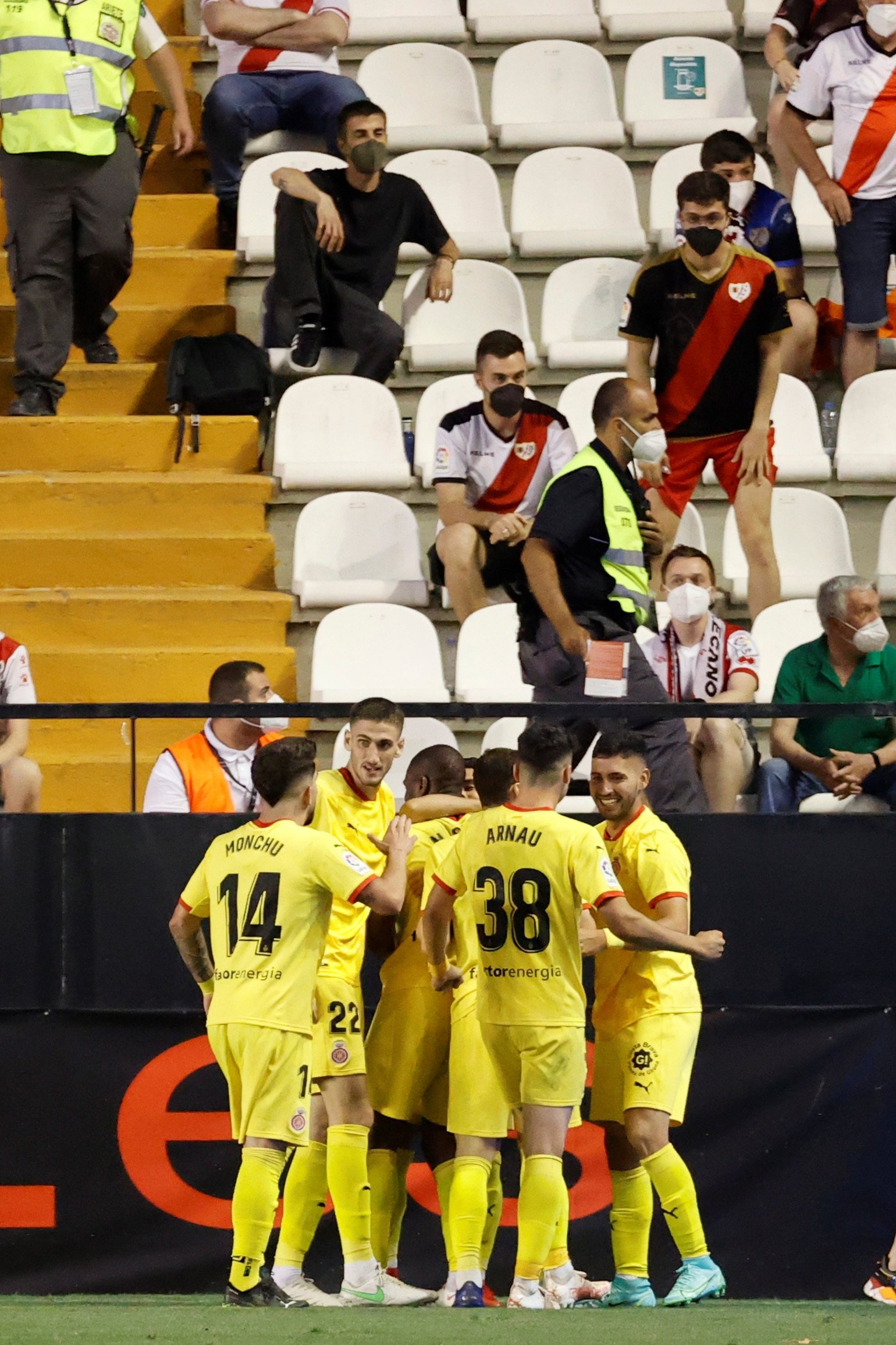 El Girona s'imposa al Rayo Vallecano (1-2) i s'apropa a la Primera Divisió