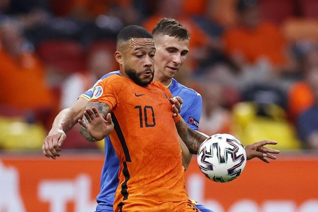 Memphis Depay Holanda Ucrania EFE