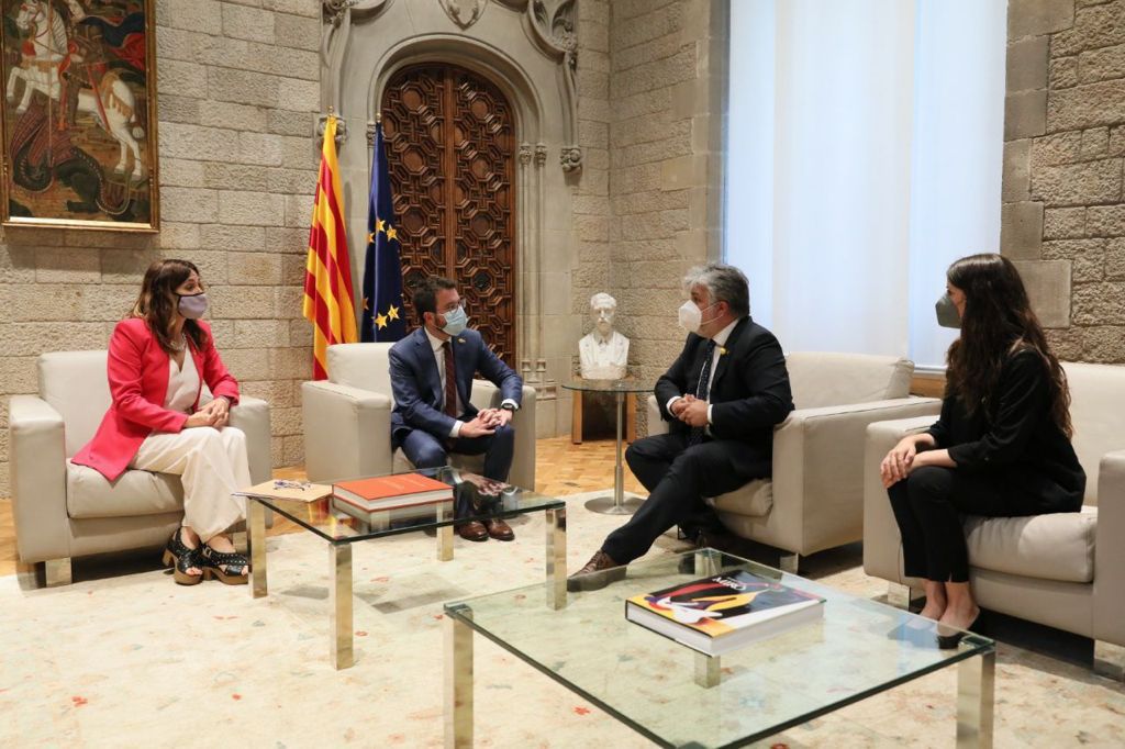 Aragonès se compromete con Junts a "explorar todas las vías" si falla el diálogo