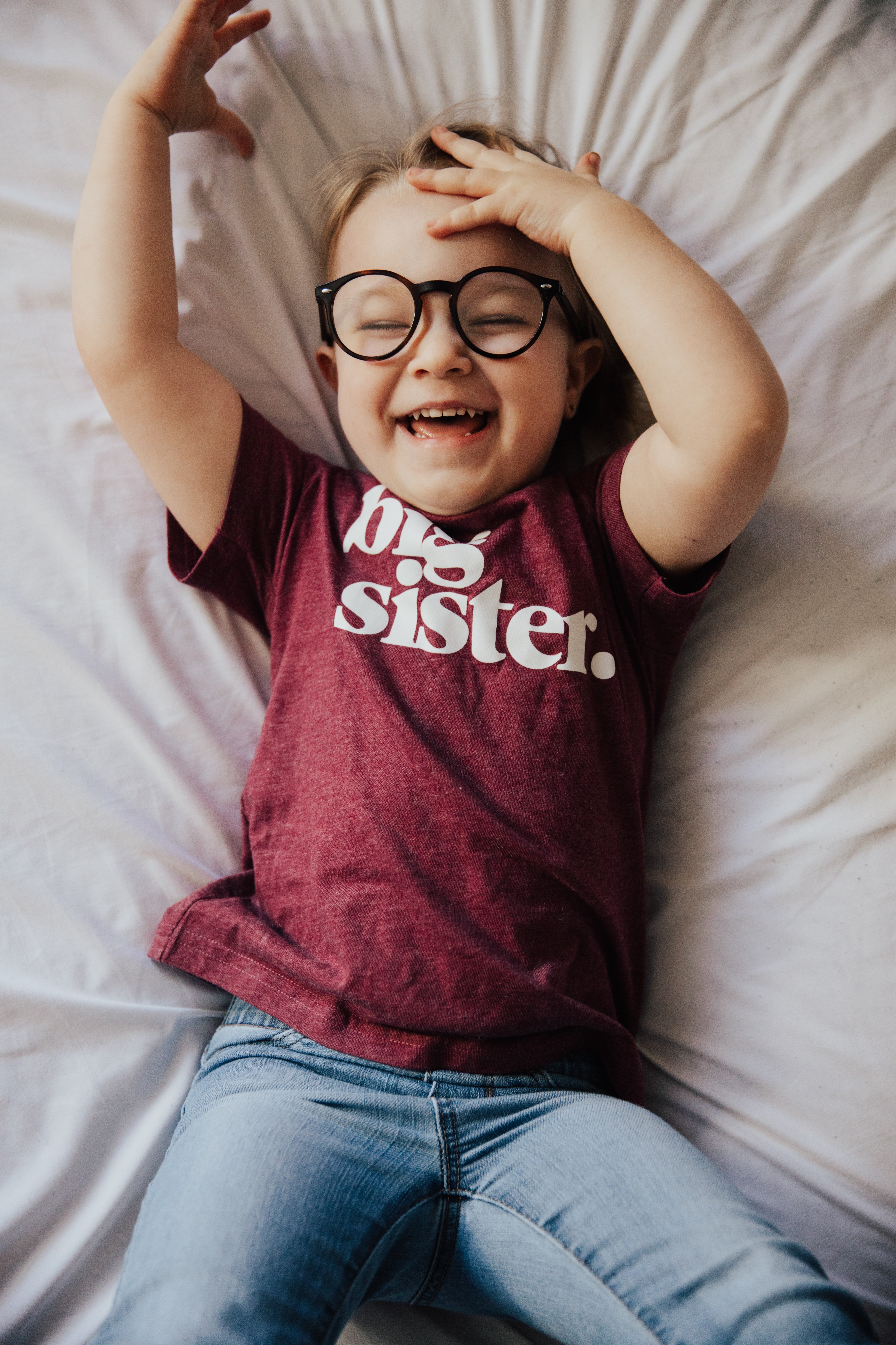 niño gafas unsplash