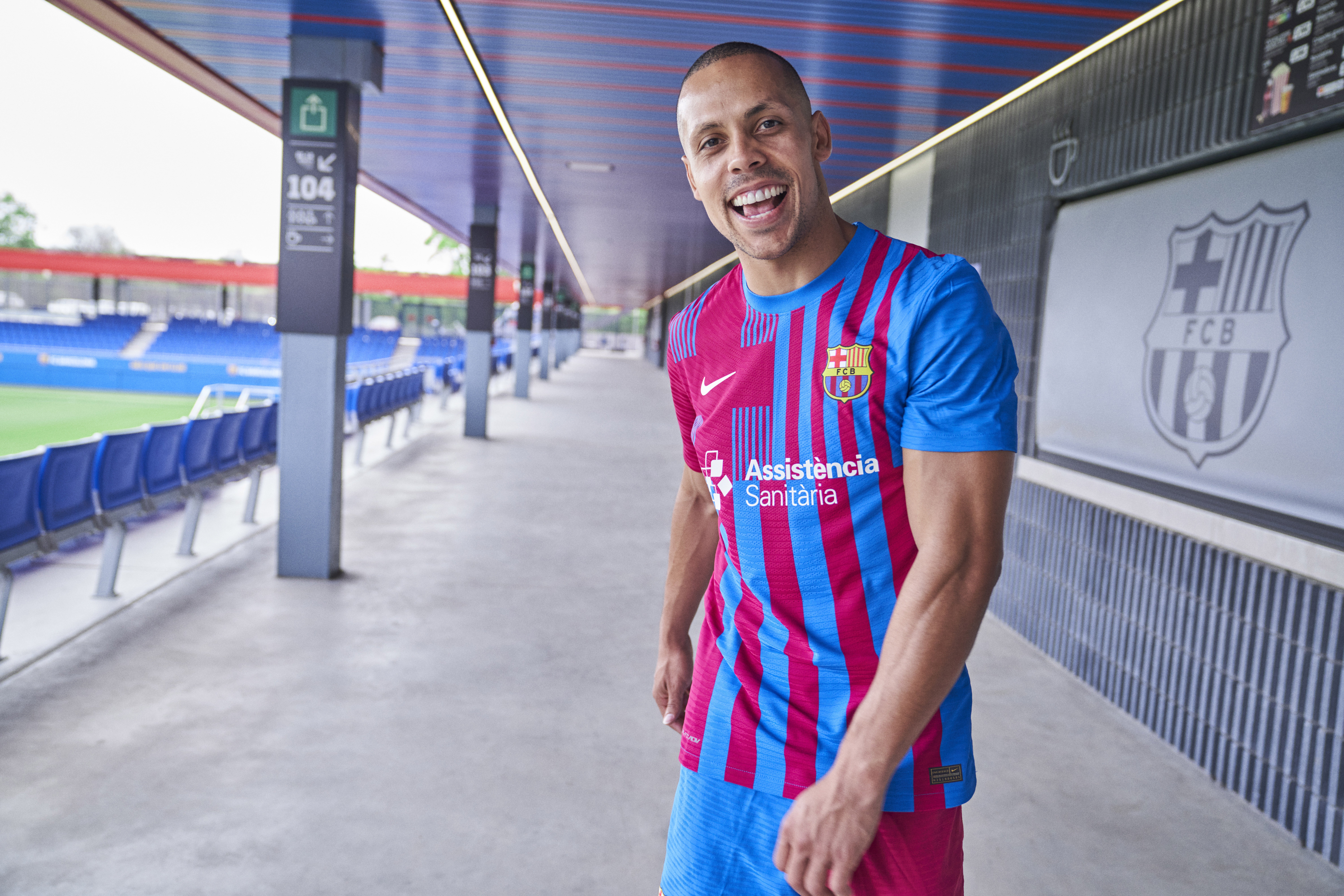 Ferrao con la nueva camiseta del Barça