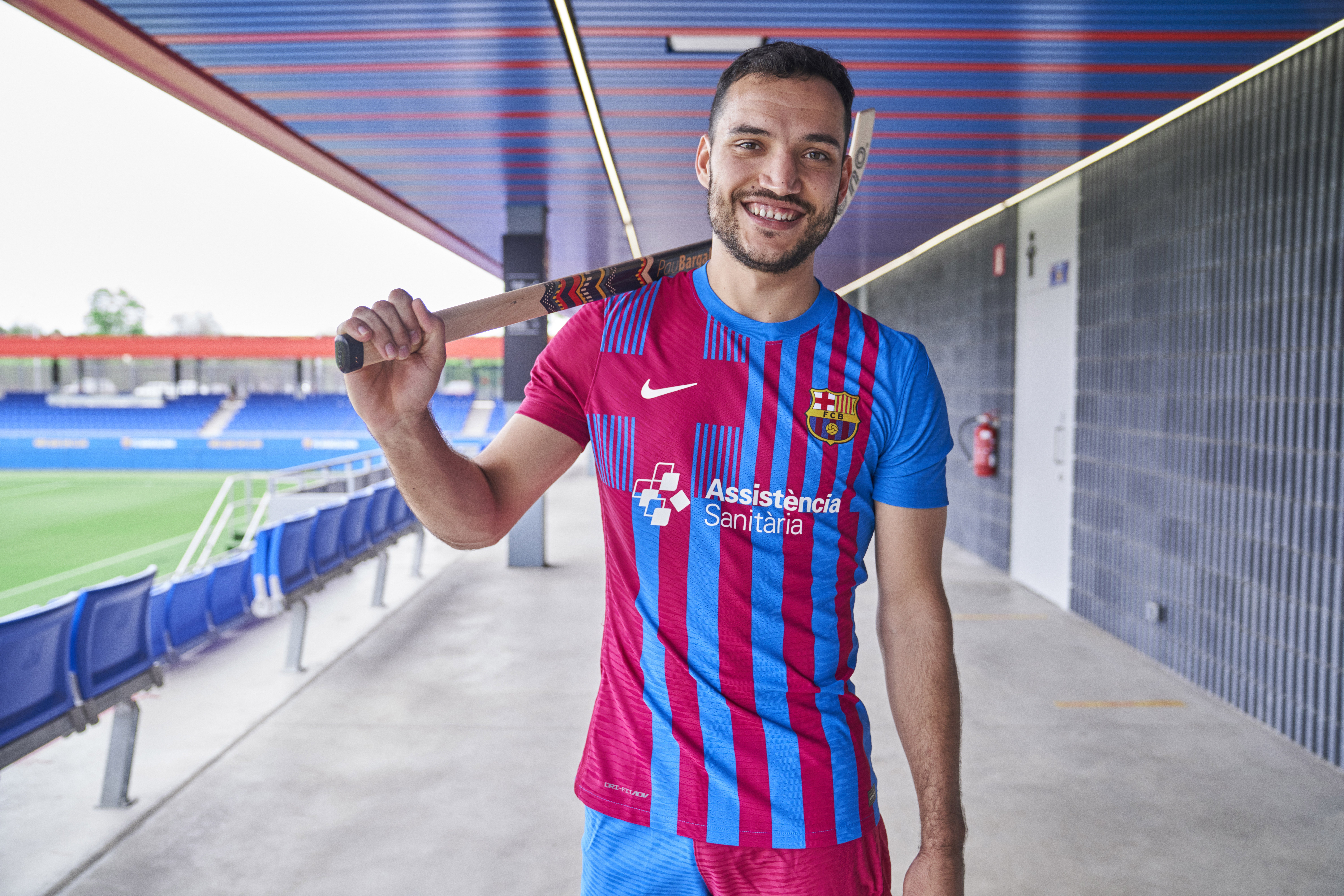 Pau Bargalló con la nueva camiseta del Barça