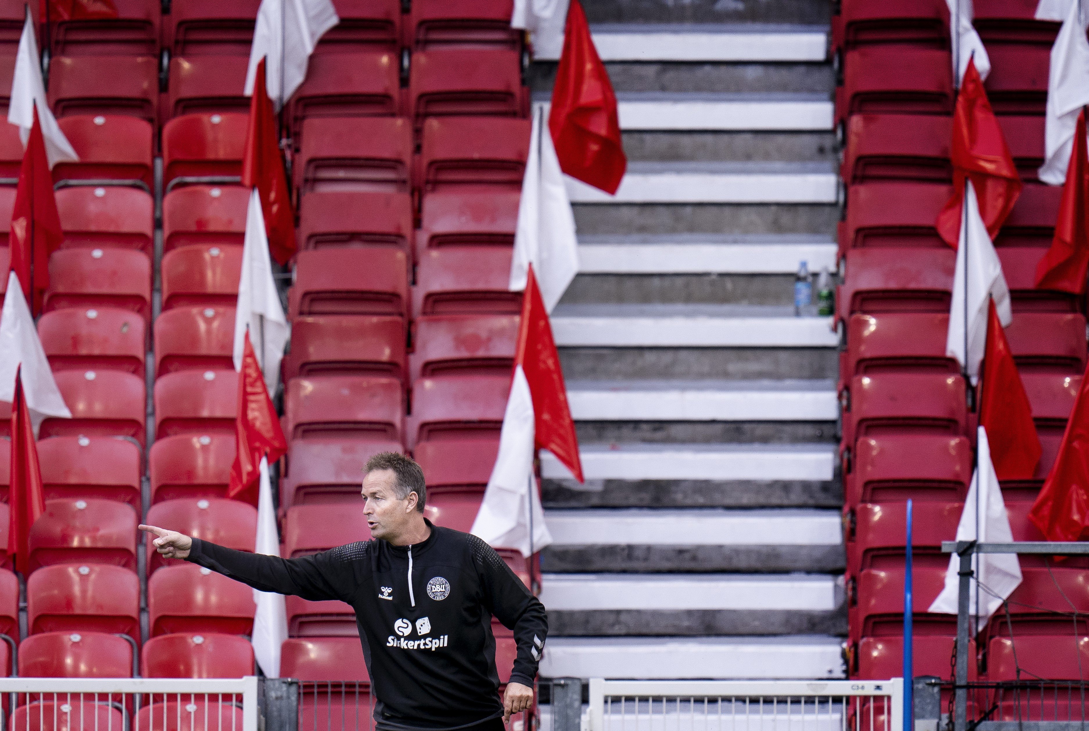 El seleccionador de Dinamarca, indignado con la UEFA