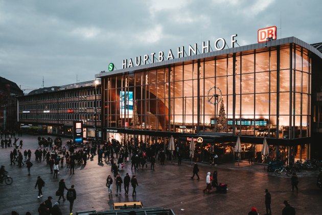 Hauptbahnhof estacion tren alemania unsplash
