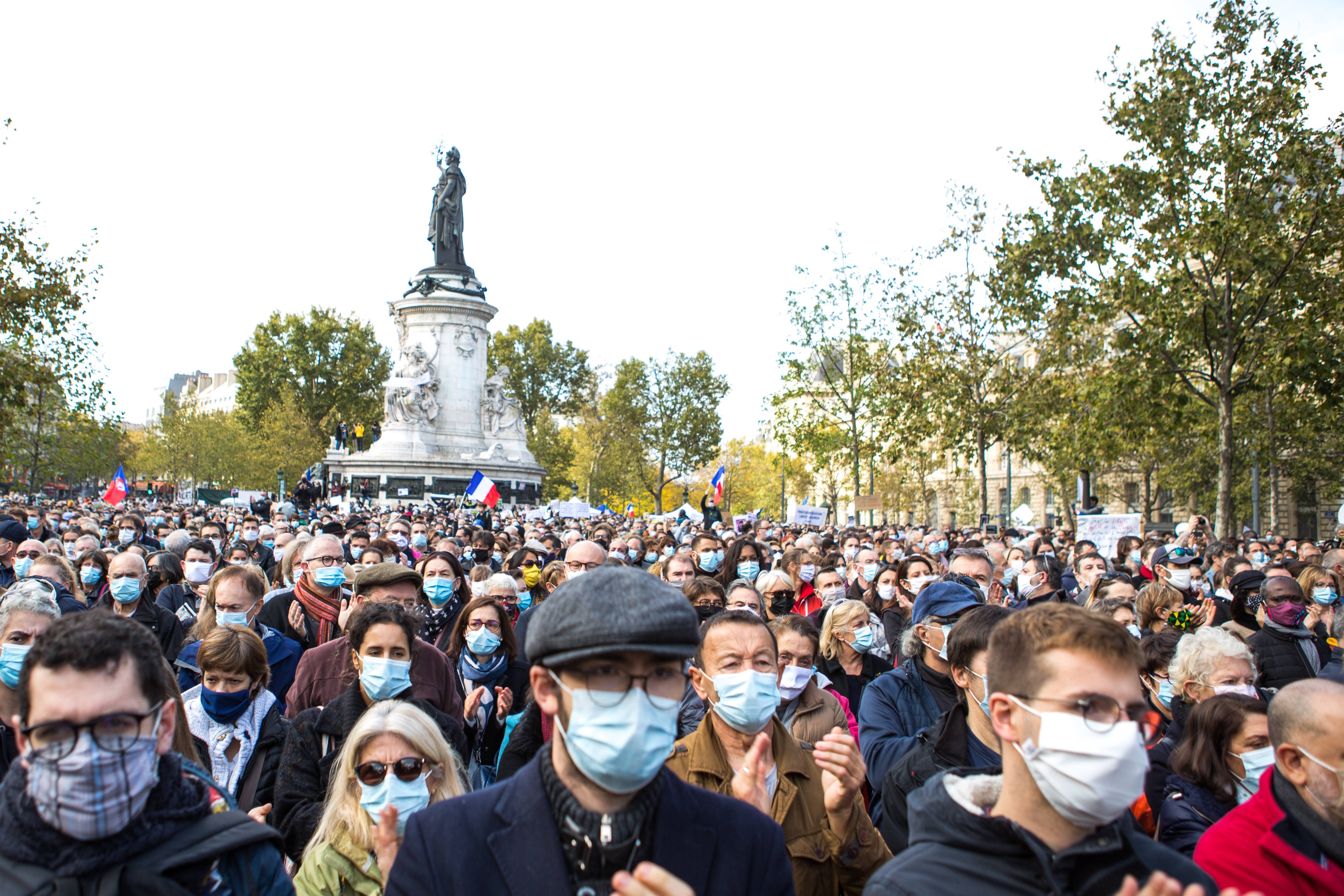 França retira la mascareta al carrer a partir de dijous