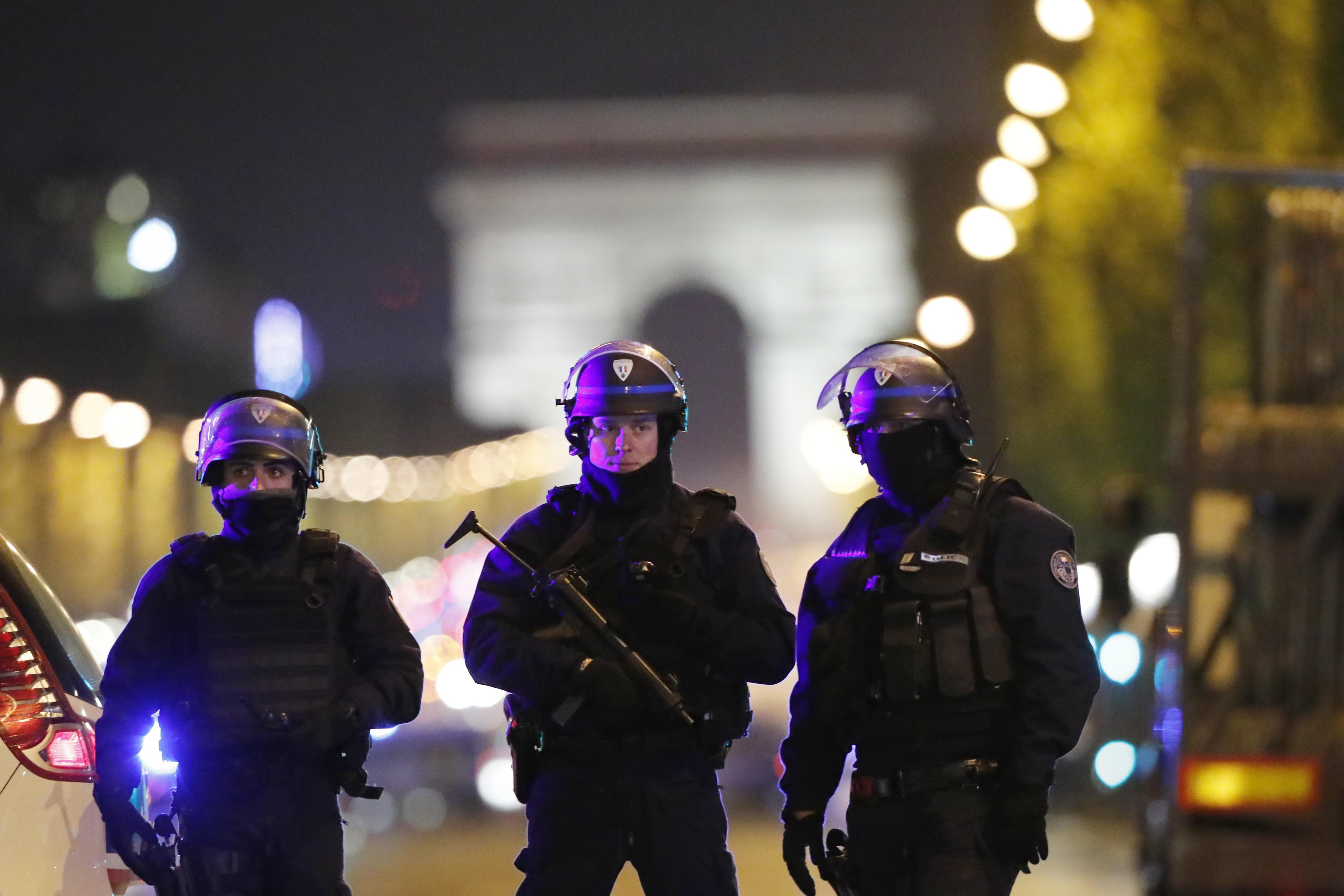 Daesh ataca París a tres dies de les eleccions