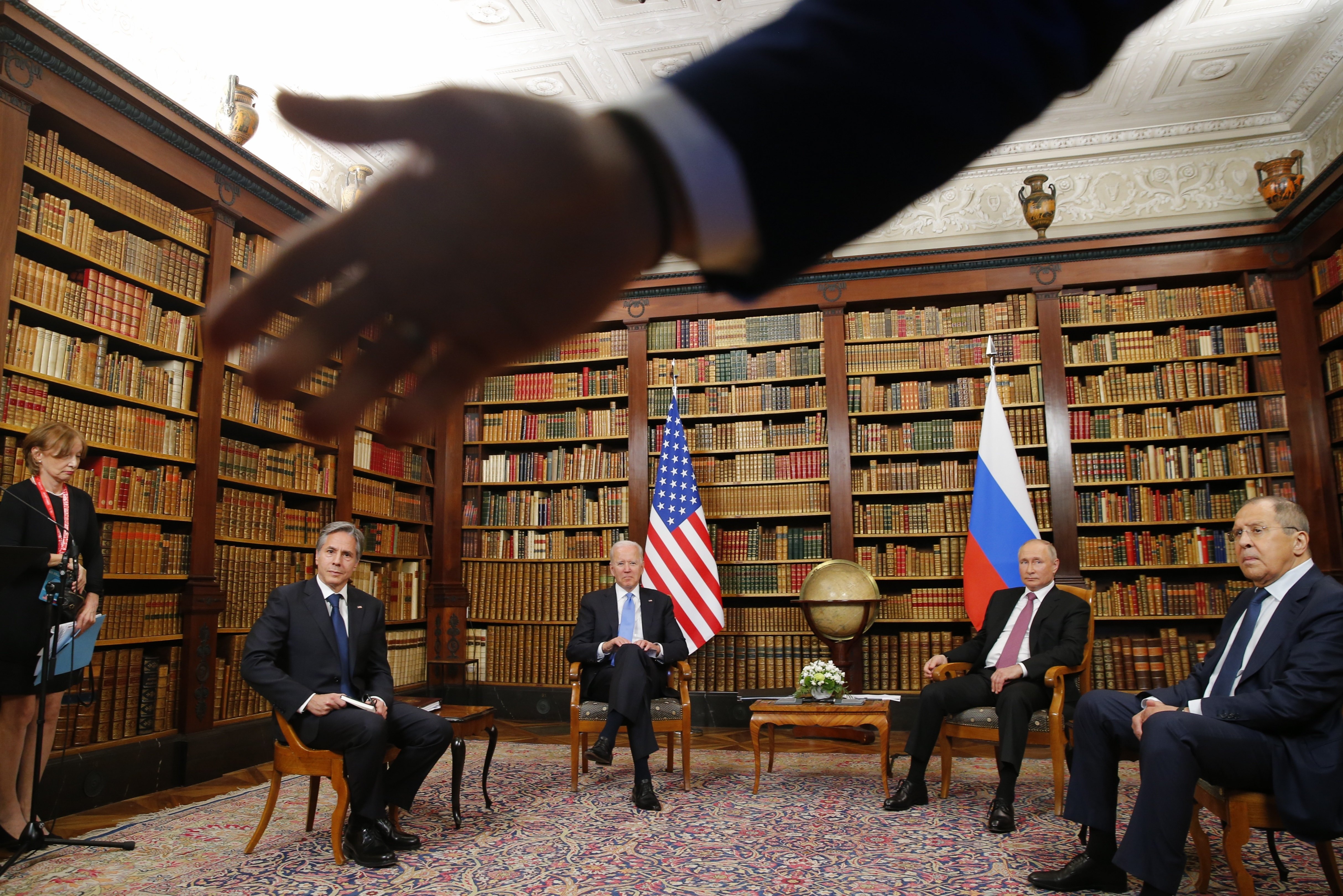 Primera trobada Biden-Putin: picabaralla entre periodistes i molta confusió