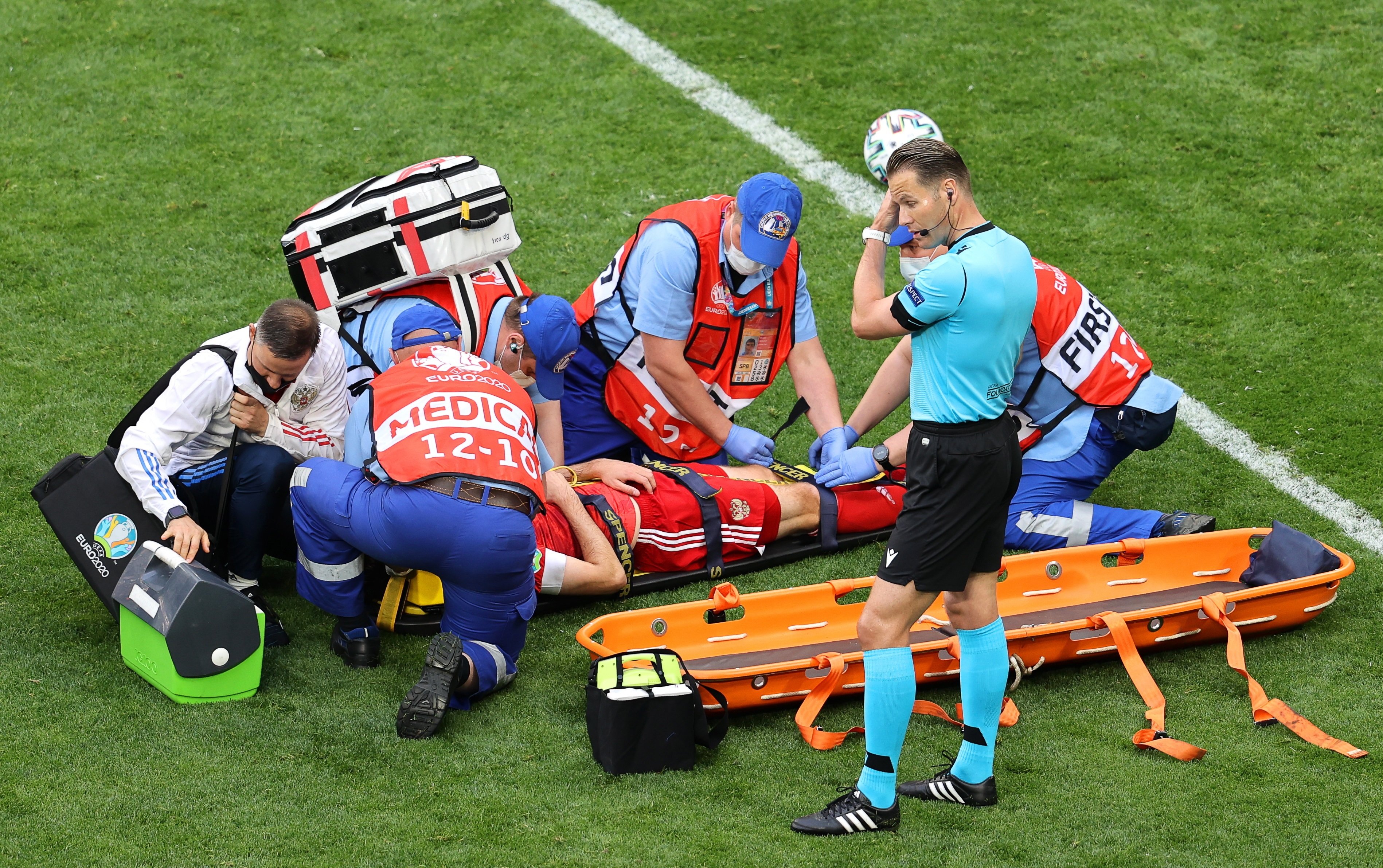 El futbolista Mário Fernandes, hospitalizado con una lesión en la columna
