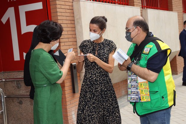 Letizia compra cupón ONCE @casareal