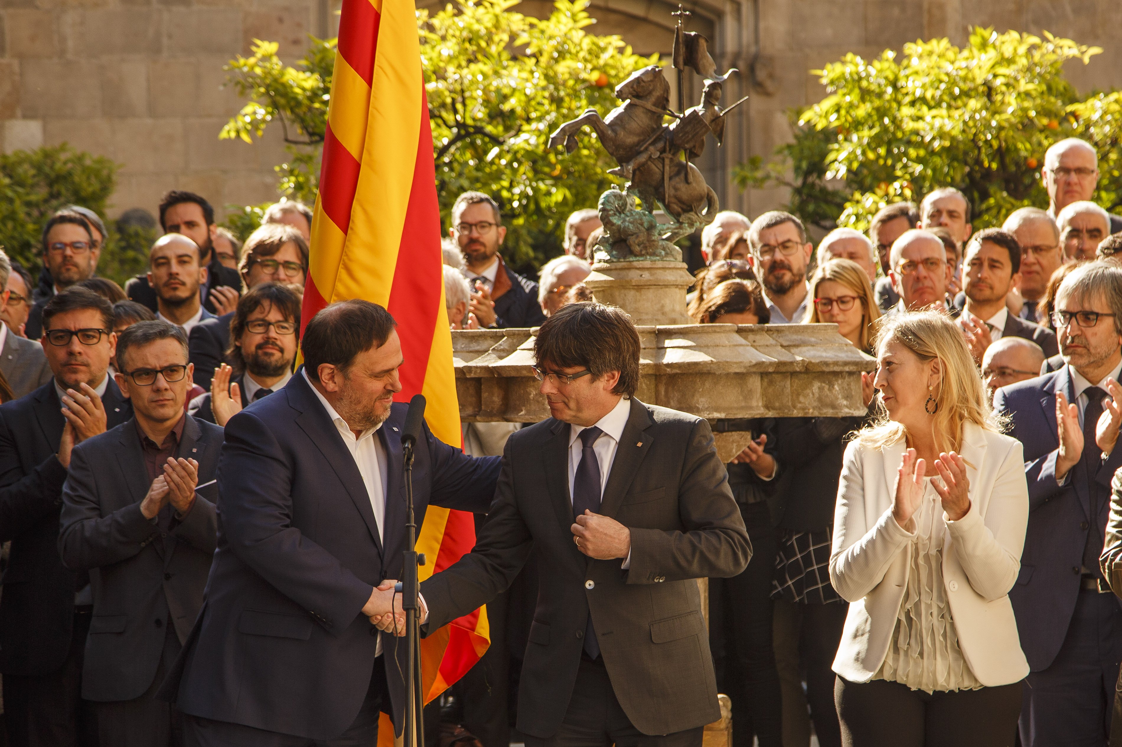 Puigdemont y Junqueras ponen fecha y pregunta al referéndum (a la fuerza) unilateral