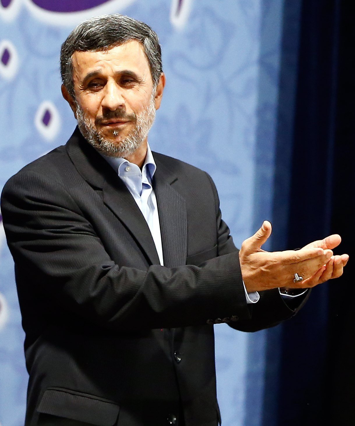 Ahmadineyad, descartado por imperativo clerical