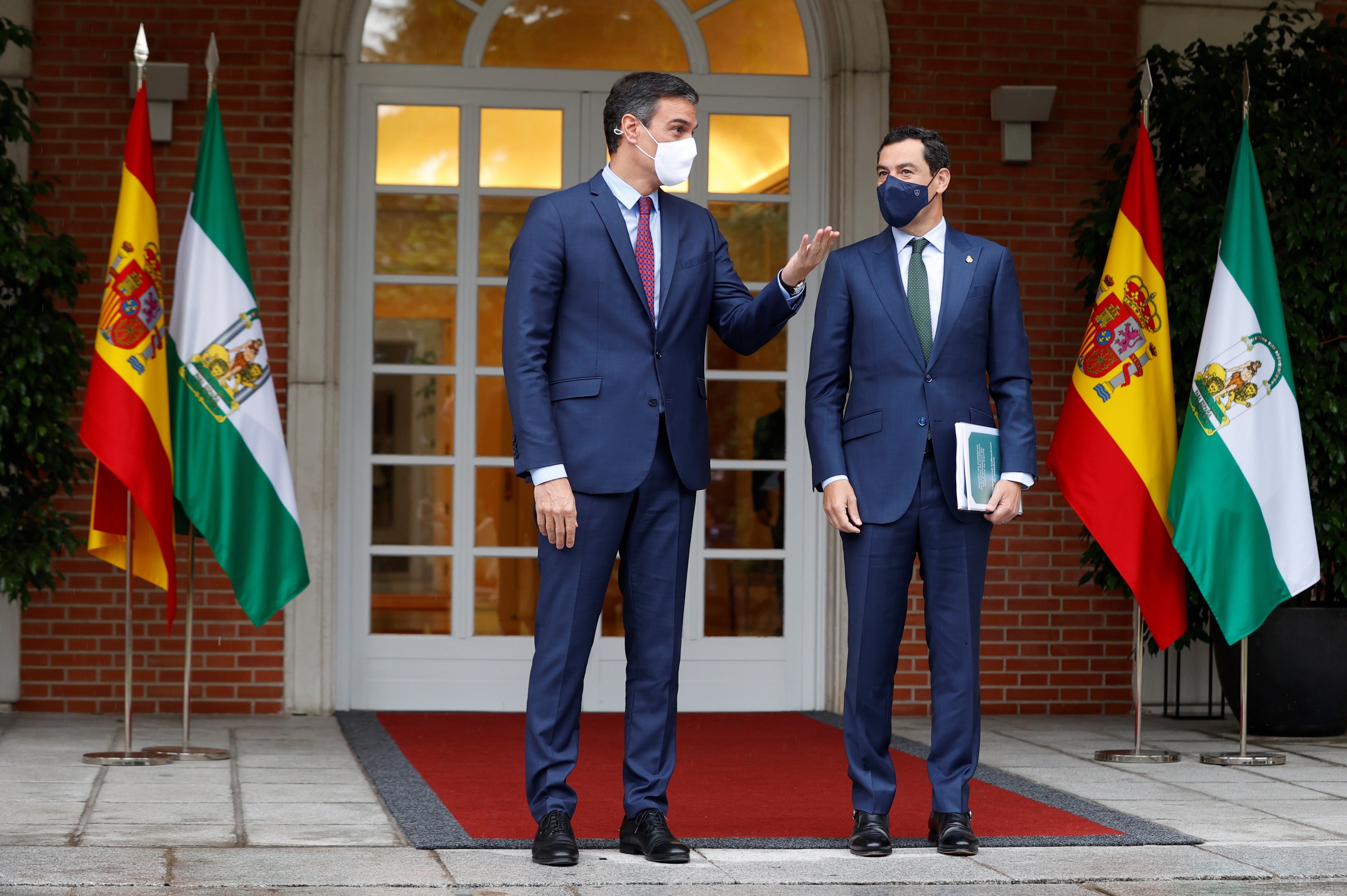 El presidente andaluz también pide a Sánchez una mesa de diálogo