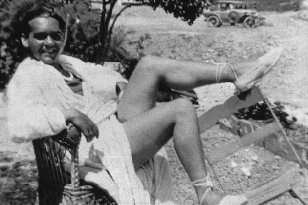 García Lorca con alpargatas, en Cadaqués el verano de 1927. Archivo de la Fundación Federico García Lorca. Centro García Lorca. Granada