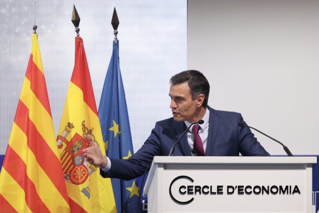 Pedro Sánchez parlant al Cercle d'Economia, mà abaix - Sergi Alcazar