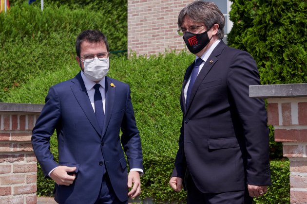 pere aragones carles puigdemont entrada casa republica waterloo   EFE