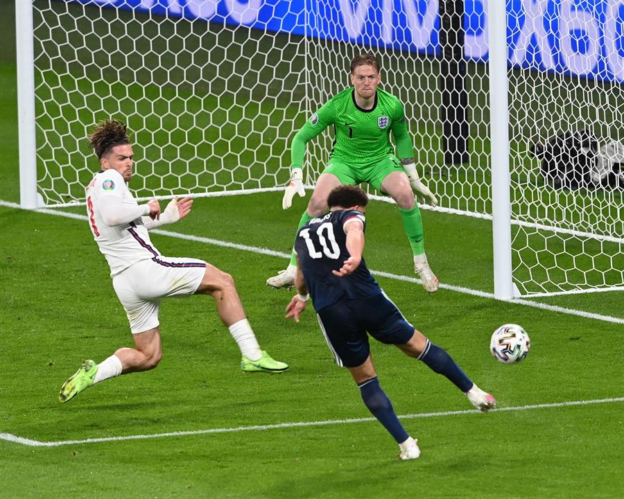 Che Adams durant el duel entre Anglaterra i Escòcia