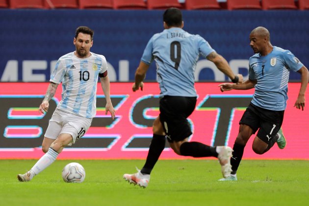 Messi Luis Suarez Argentina Uruguay EFE