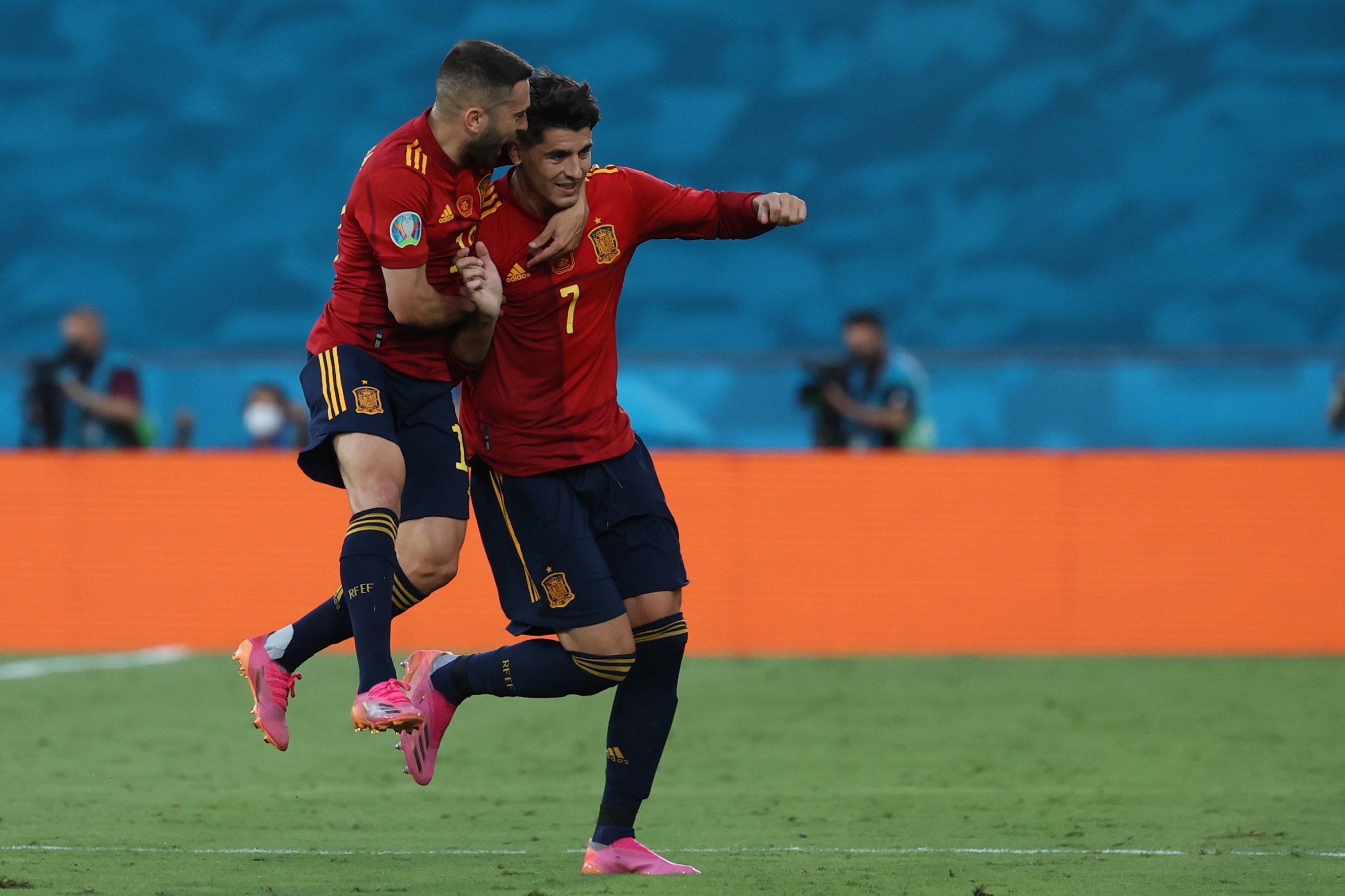 Álvaro Morata y Jordi Alba celebrando el gol de España