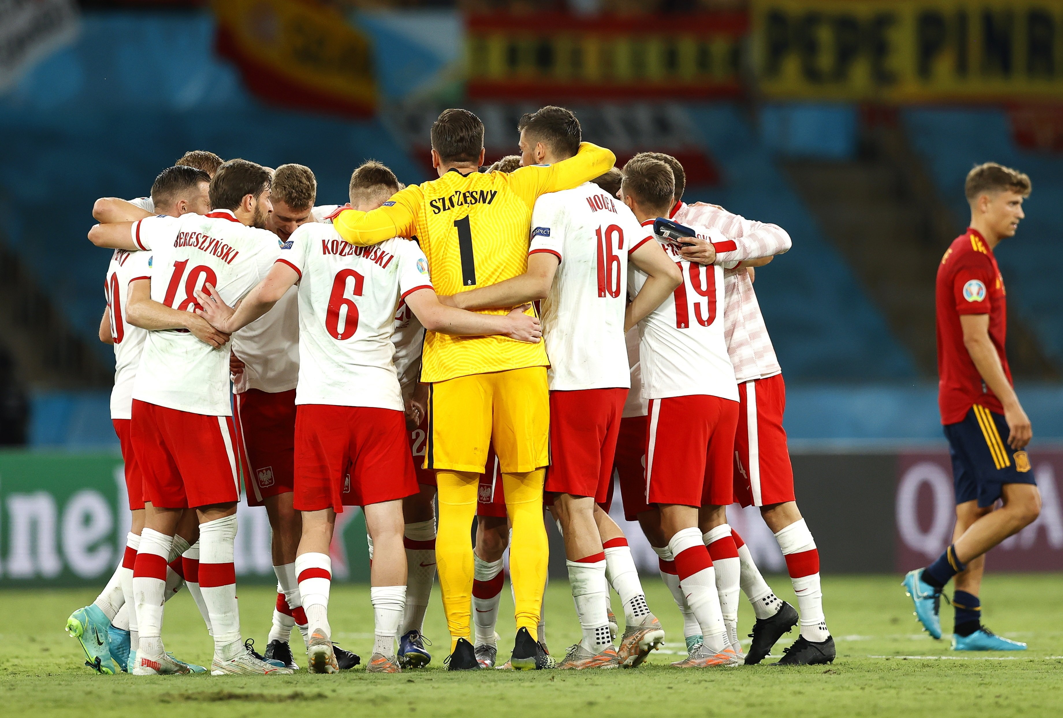 La selección de Polonia celebrando el empate contra España