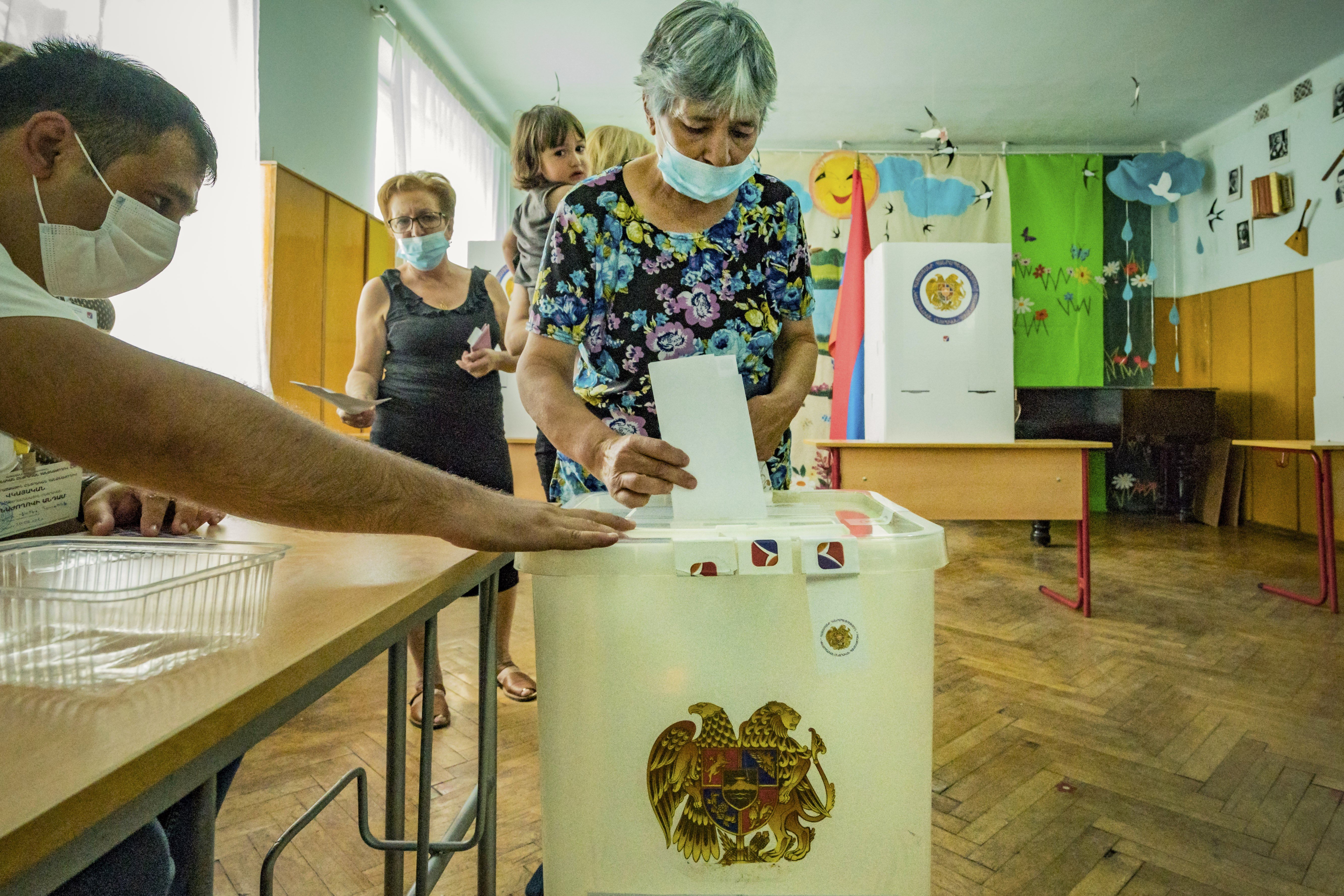 Los armenios otorgan un segundo mandato a Pashinián