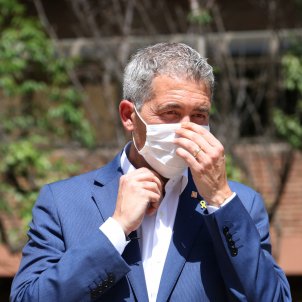 Cambray demana per carta als directors que no canviïn els projectes lingüístics