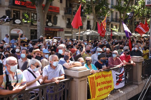 Protestas Liceo, Pedro Sánchez, manifestantes a la salida del metro2 - Sergi Alcàzar