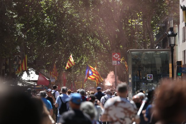 Protestas Liceo, Pedro Sánchez, manifestantes en La Rambla con vengales Montse Giralt
