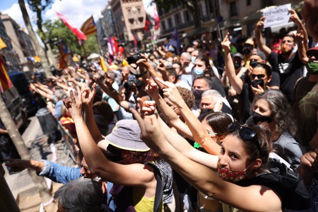 Protestas Liceo, Pedro Sánchez, ambiente a la salida del presidente del Liceo Sergi Alcàzar