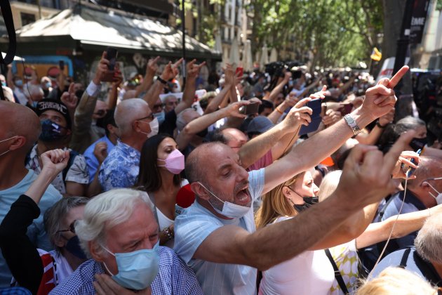 Protestas Liceo, Pedro Sánchez, reacción manifestantes a la salida del presidente Sergi Alcàzar