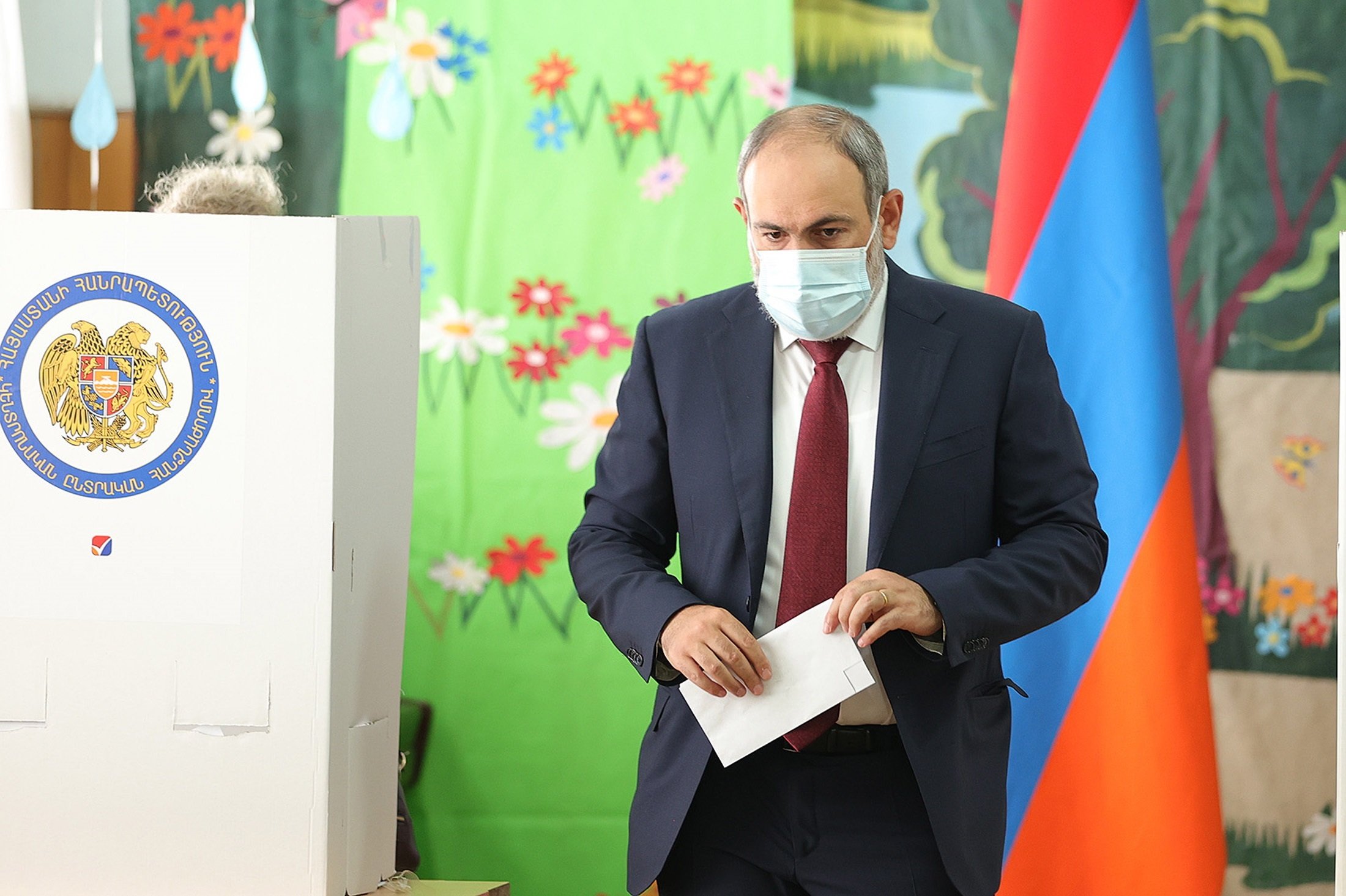 Confusión en Armenia: la oposición impugnará la aplastante victoria de Pashinián