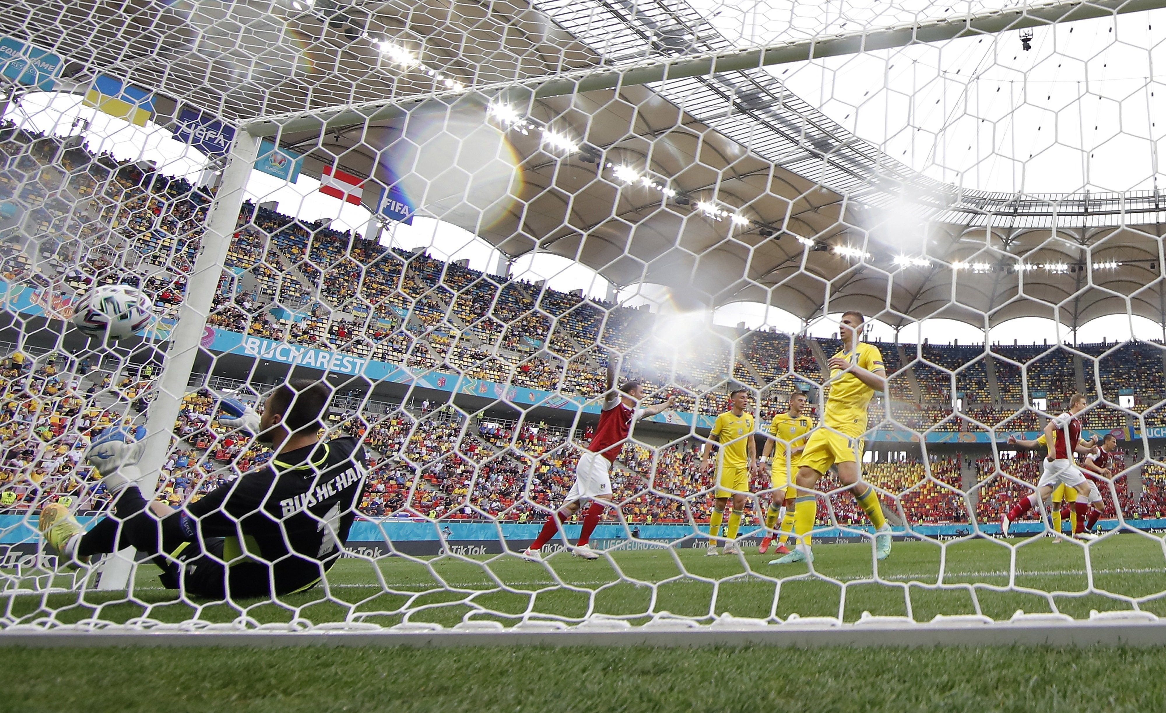 Las imágenes de la ilusión: Austria y Dinamarca, pletóricas en la Eurocopa