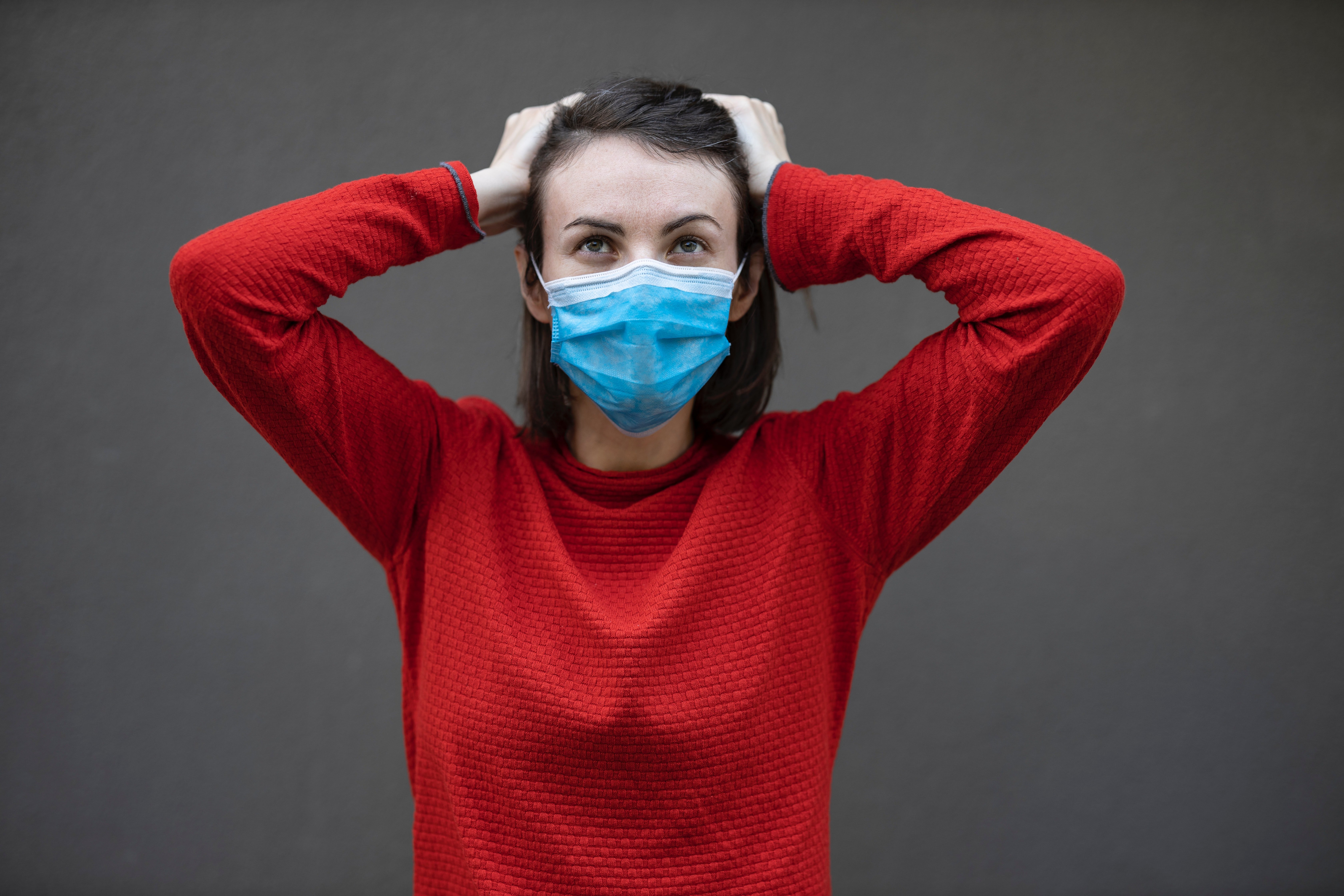 ¿Qué es el pánico a sacarse la mascarilla o el síndrome de la cara vacía?