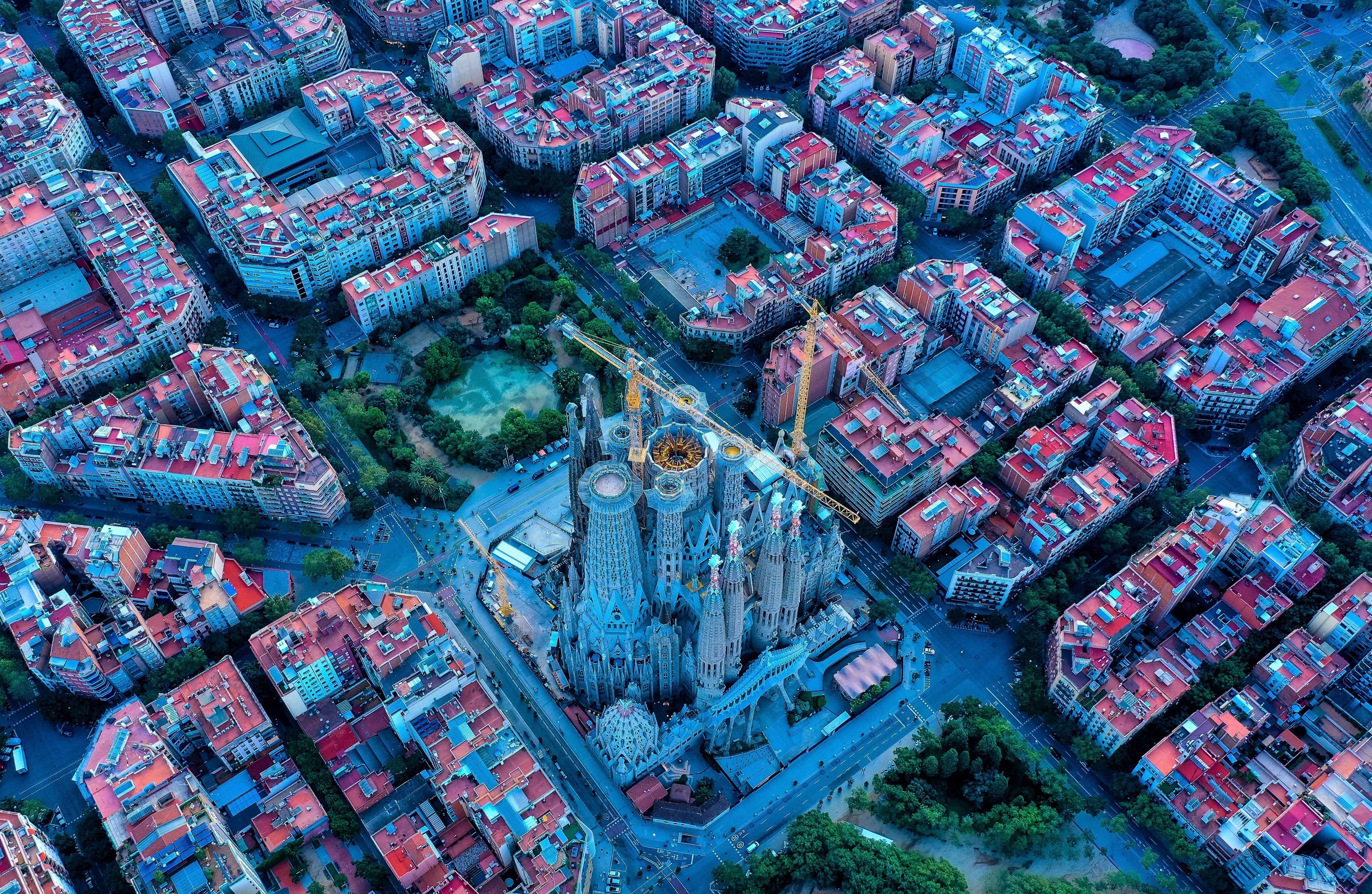 10 fachadas singulares que puedes ver en Barcelona