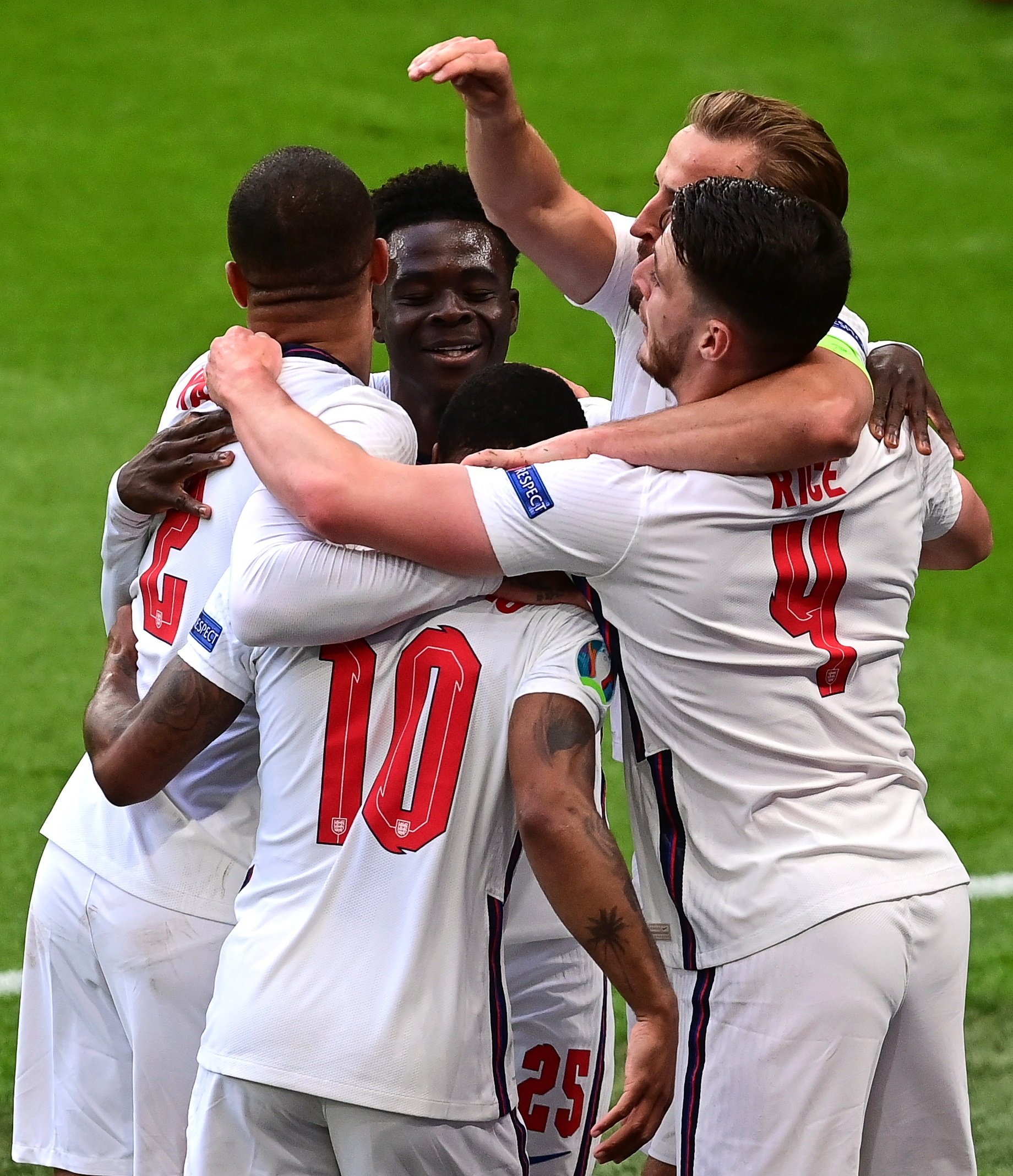 Inglaterra, 1ª de grupo; Croacia le arrebata el 2º puesto a Chequia